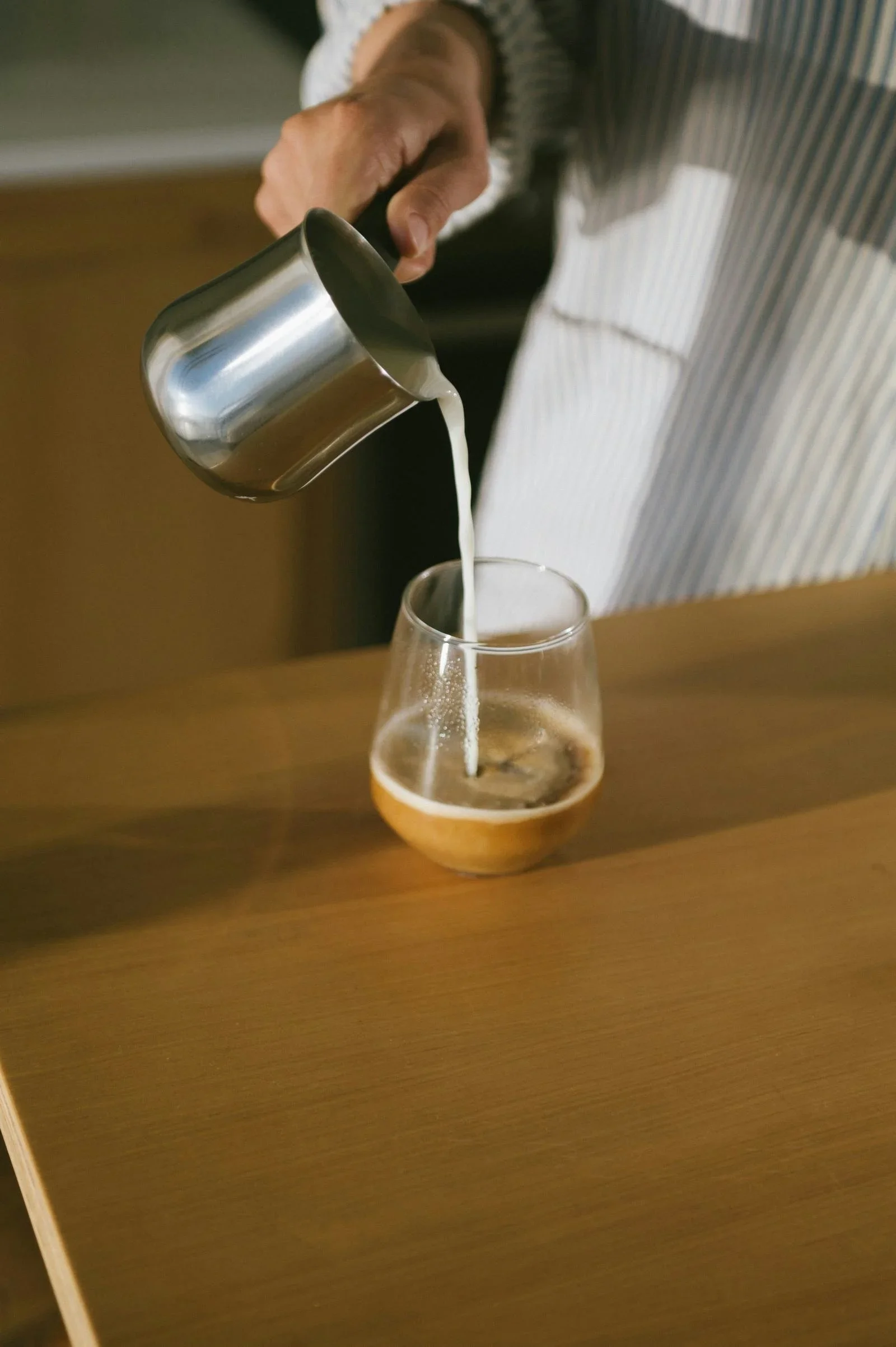 Café de chicorée : la boisson sans caféine, douce pour l’intestin, qui transforme les routines du matin