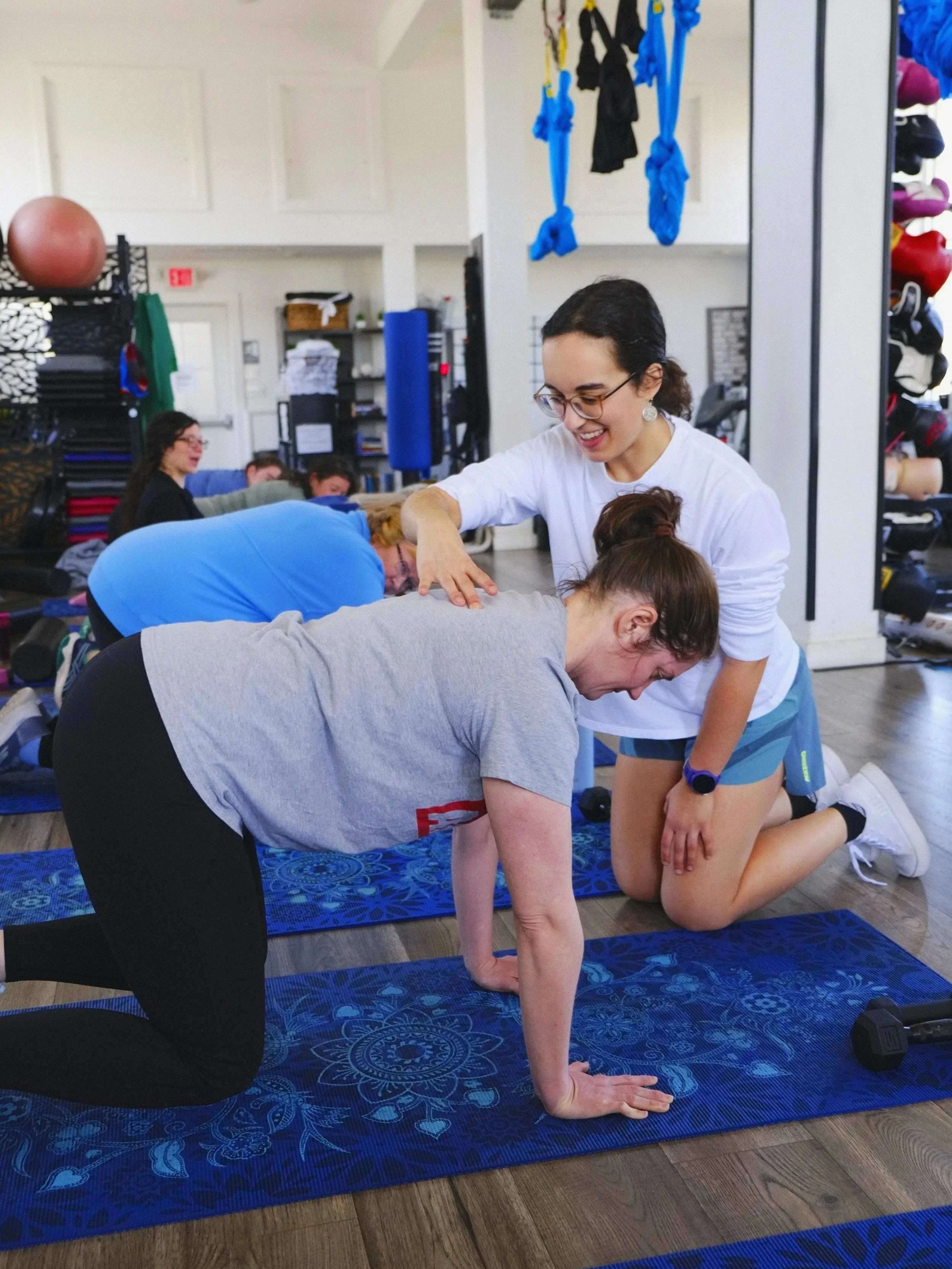 Dr. Katy Vieira improving shoulder blade activation to improve shoulder mobility.