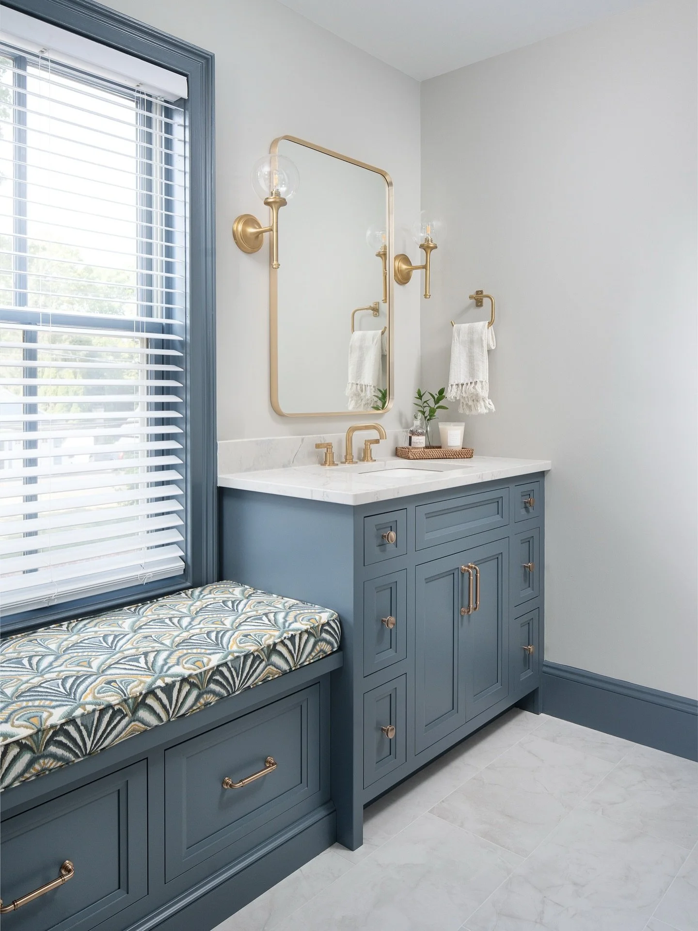 A little color can completely transform a space. 💙 The rich blue vanity and trim bring depth and character to this bathroom, while the brass accents keep it feeling elevated and timeless. A perfect blend of style and serenity.

Design: @colorandcrow