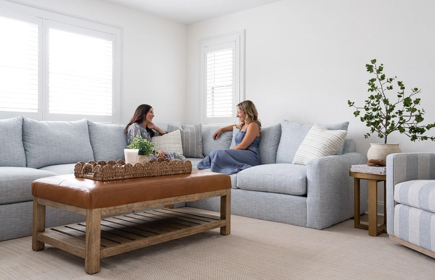 The perfect place to unwind after a day by the water. This sectional was made for movie nights and good conversation. 🌊🤍

Design: @colorandcrownid 
Photography: @ommediallc