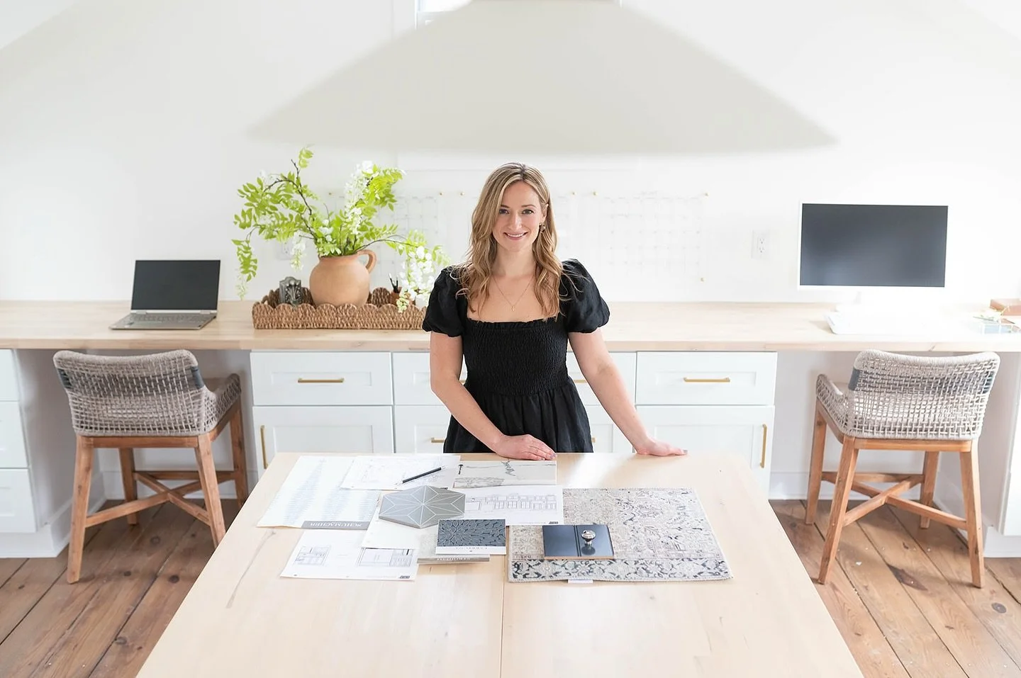 Design shouldn&rsquo;t be stressful. 🏡 Our process gives you clarity from start to finish, guiding every decision and keeping everything organized. You get to relax and enjoy seeing your home come together exactly as you envisioned.

Design: @colora