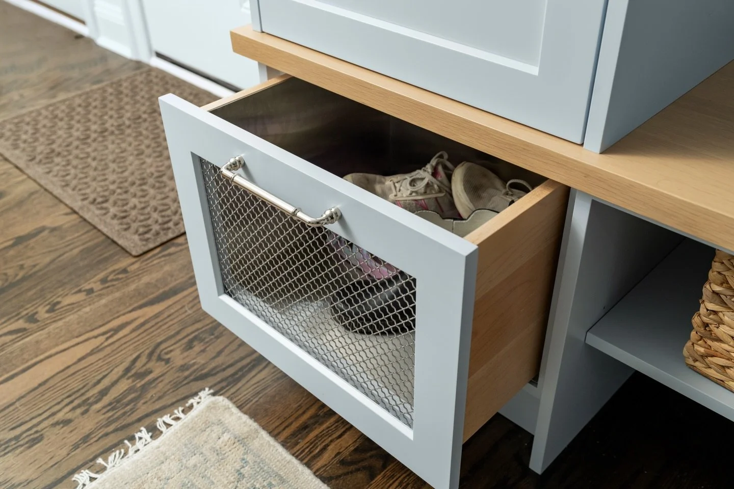 Mesh drawer fronts are a practical detail in a mudroom. They allow airflow for shoes while keeping everything organized and tucked away. It is a small feature that helps a busy entry function more smoothly 👟

Design: @Mesh drawer fronts are a practi