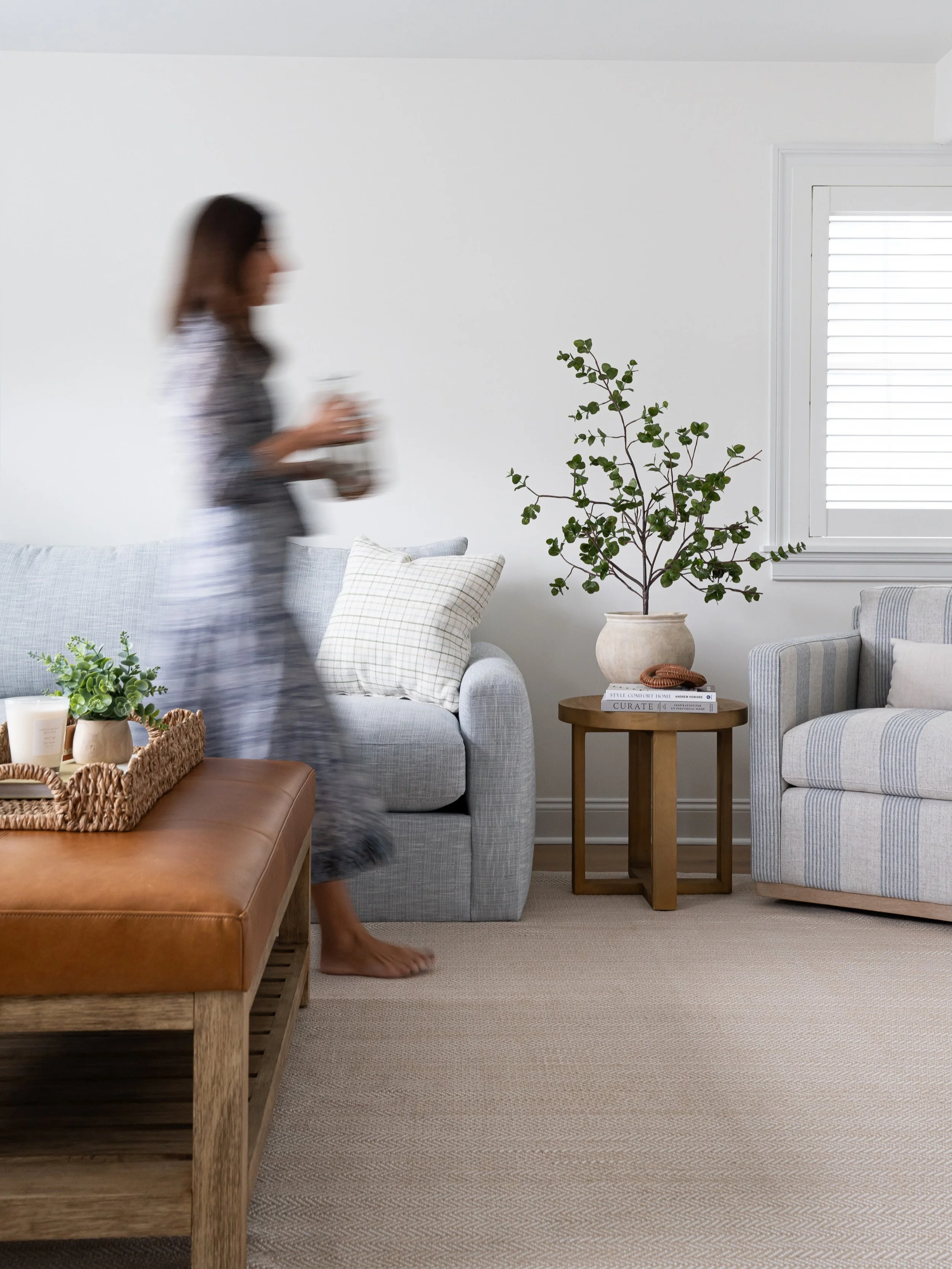 Soft coastal tones and natural textures give this beach house an easy, relaxed feel 🌊🐚

Design: @colorandcrownid 
Photography: @ommediallc