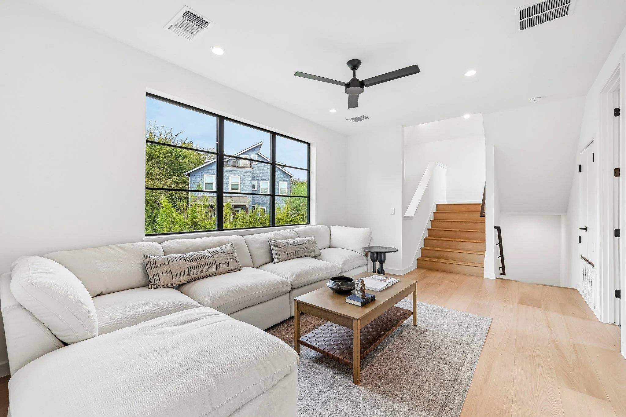 40-web-or-mls-Valeria St-S2609-040.jpg