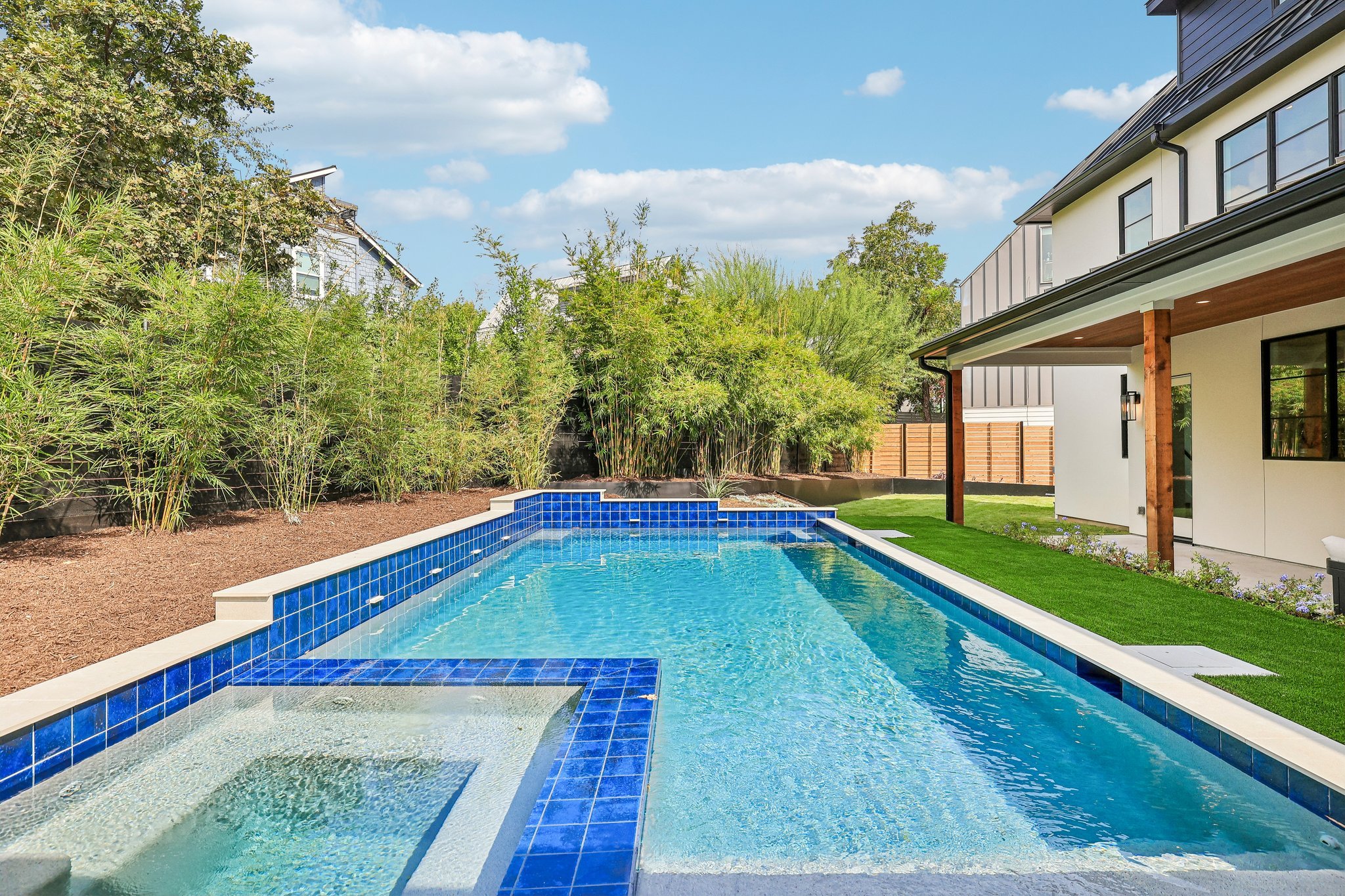 65-web-or-mls-Valeria St-S2609-065.jpg