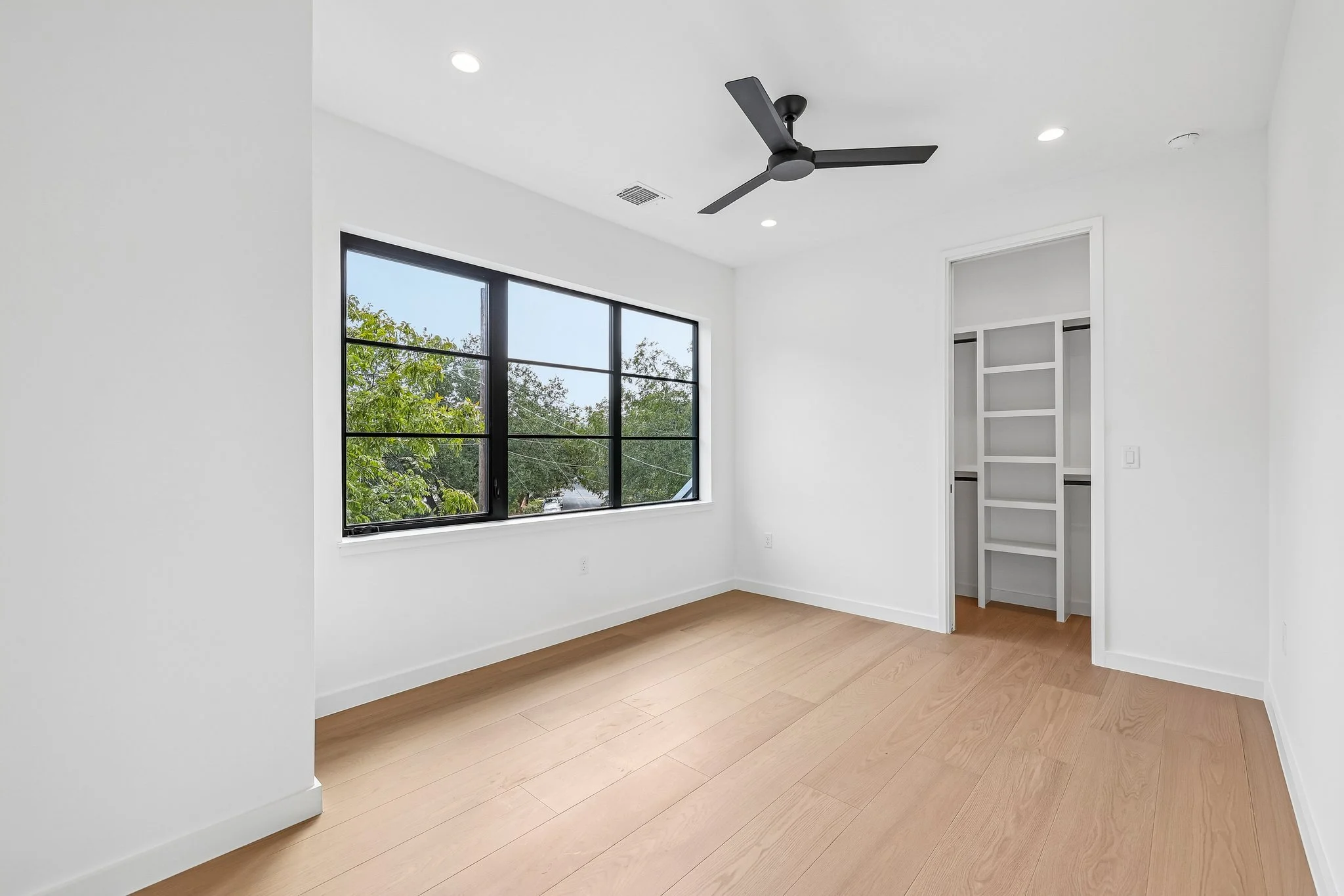 43-web-or-mls-Valeria St-S2609-043.jpg