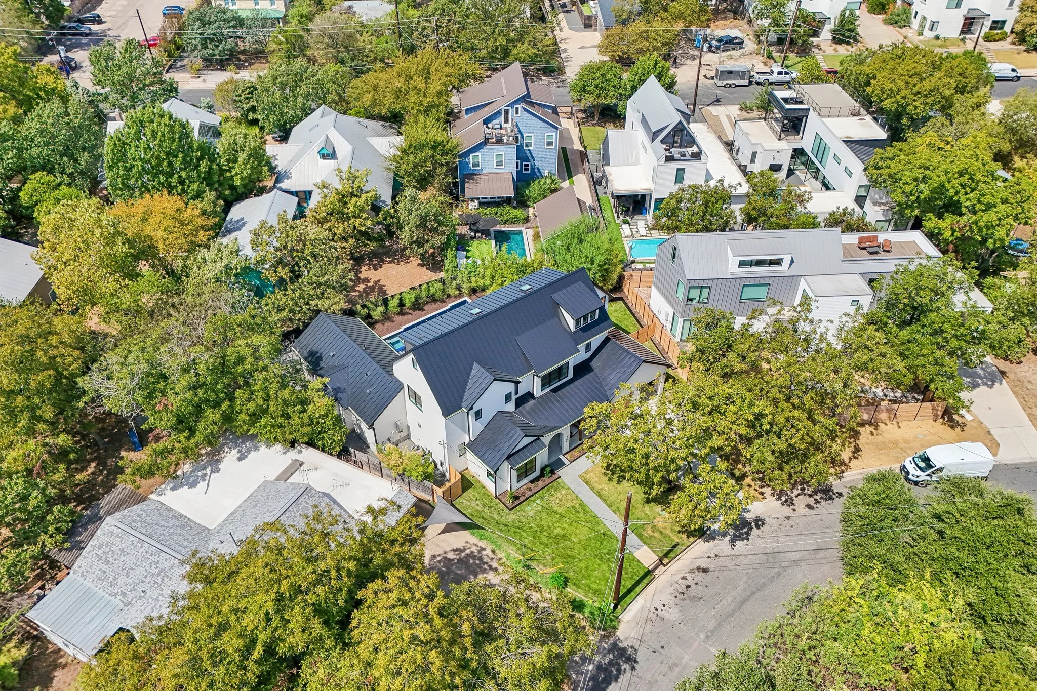 81-web-or-mls-Valeria St-S2609-081.jpg
