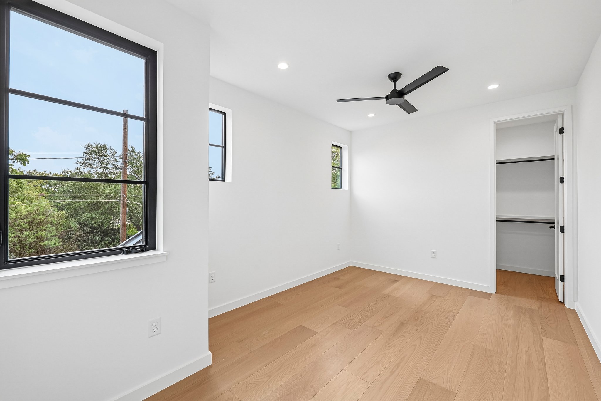 48-web-or-mls-Valeria St-S2609-048.jpg