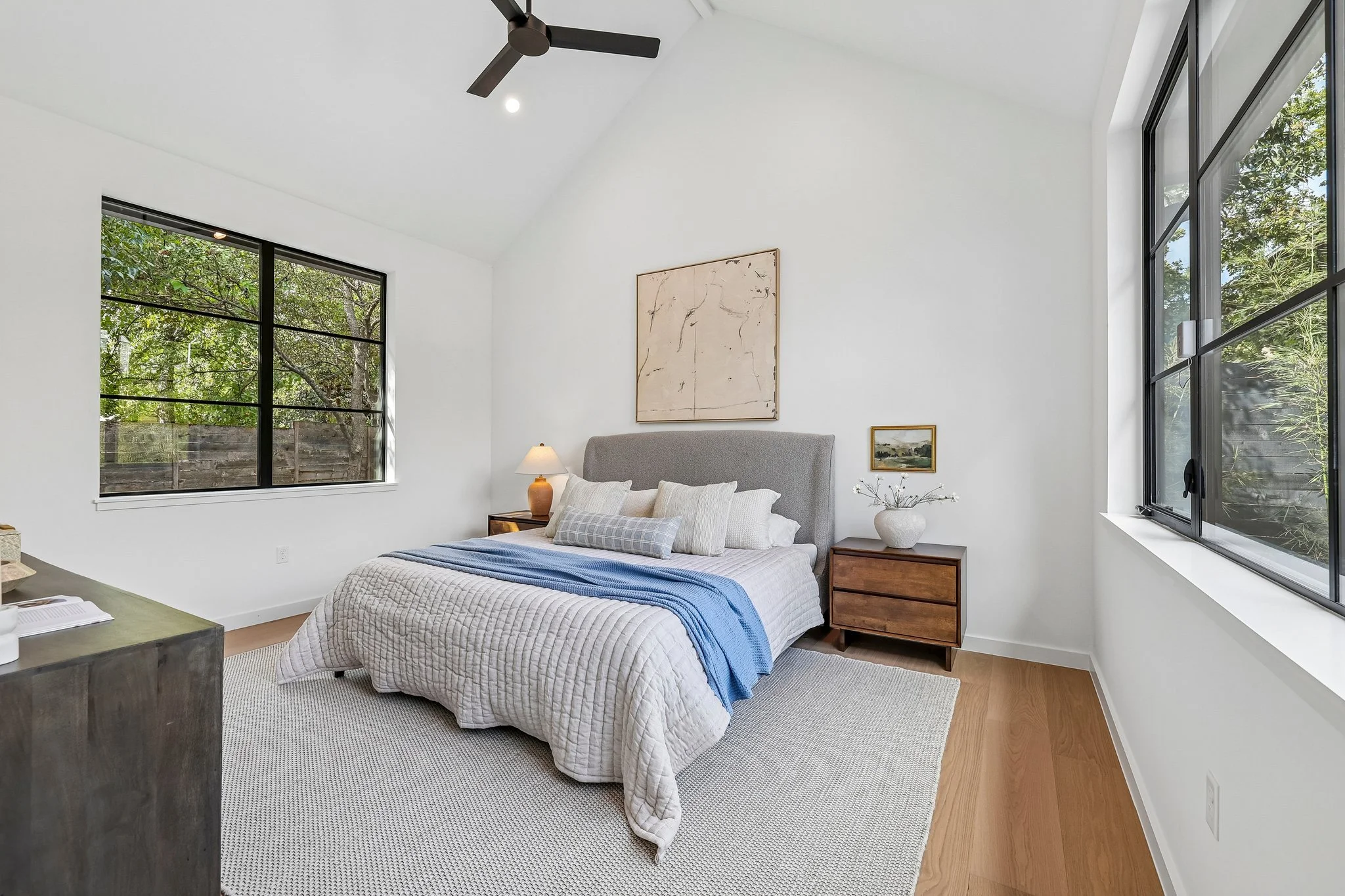 25-web-or-mls-Valeria St-S2609-025.jpg