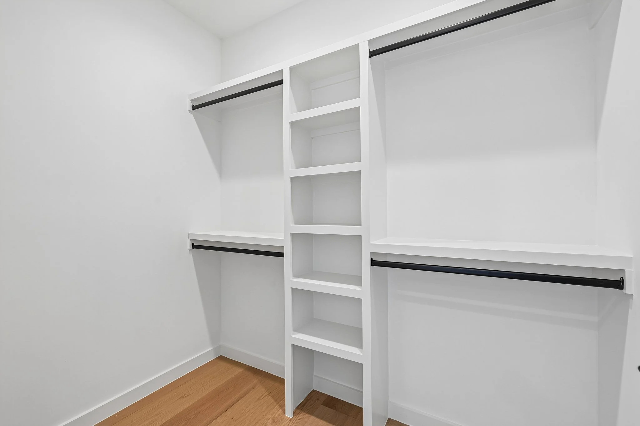 50-web-or-mls-Valeria St-S2609-050.jpg
