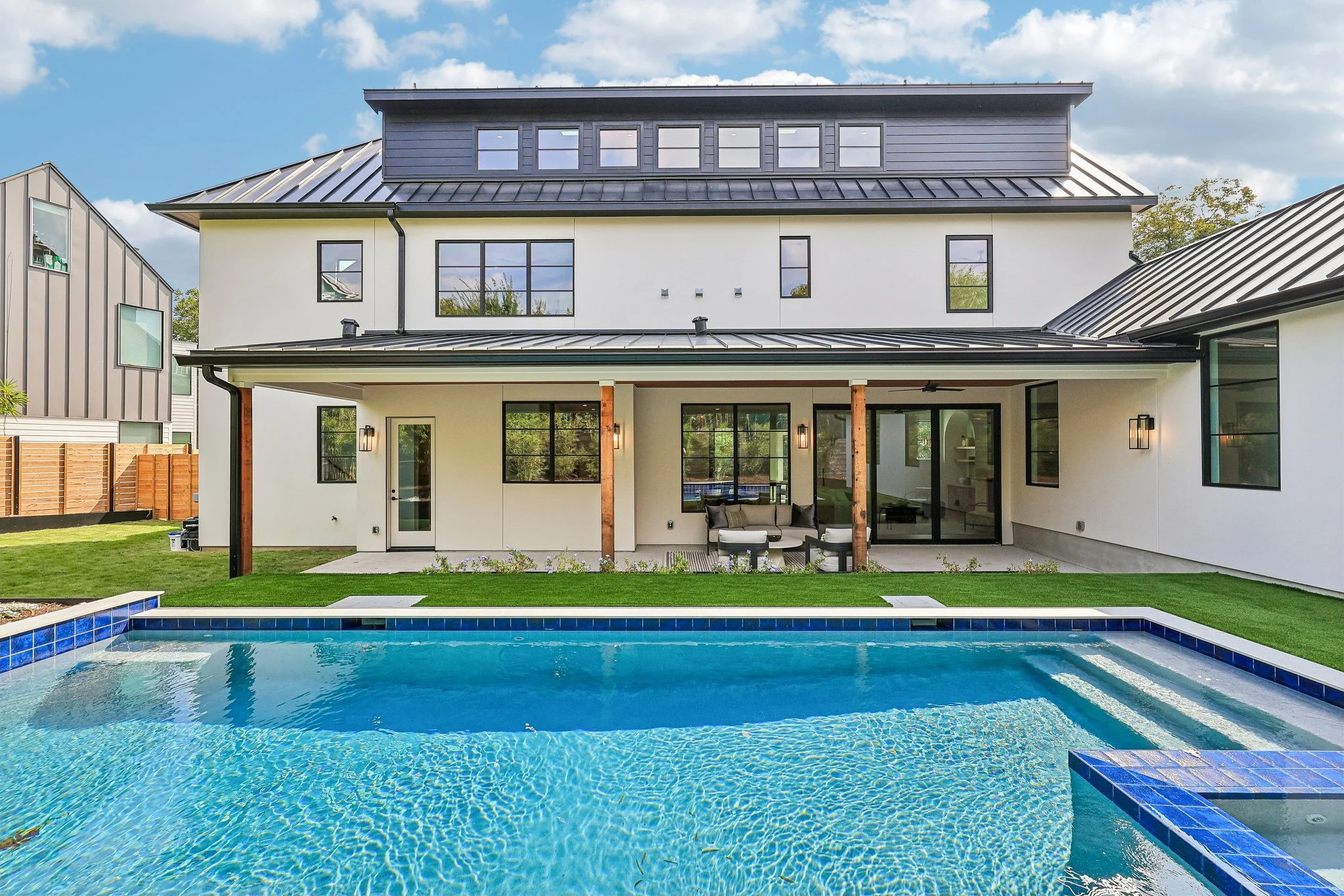 68-web-or-mls-Valeria St-S2609-068.jpg