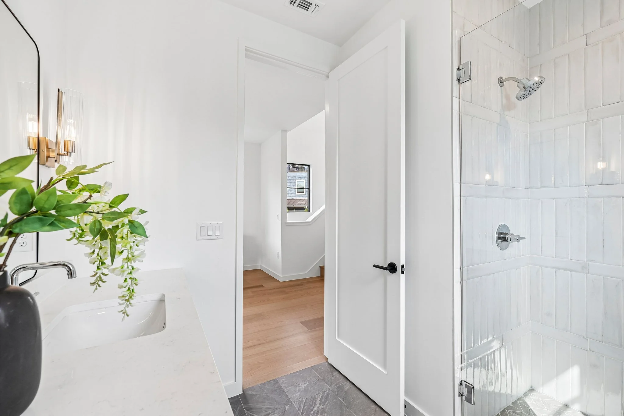 42-web-or-mls-Valeria St-S2609-042.jpg