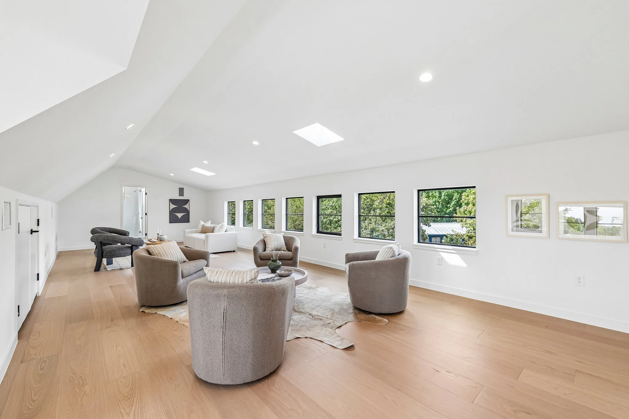 55-web-or-mls-Valeria St-S2609-055.jpg