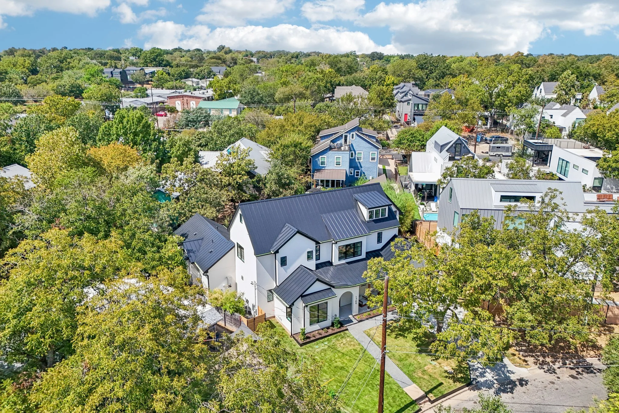 76-web-or-mls-Valeria St-S2609-076.jpg