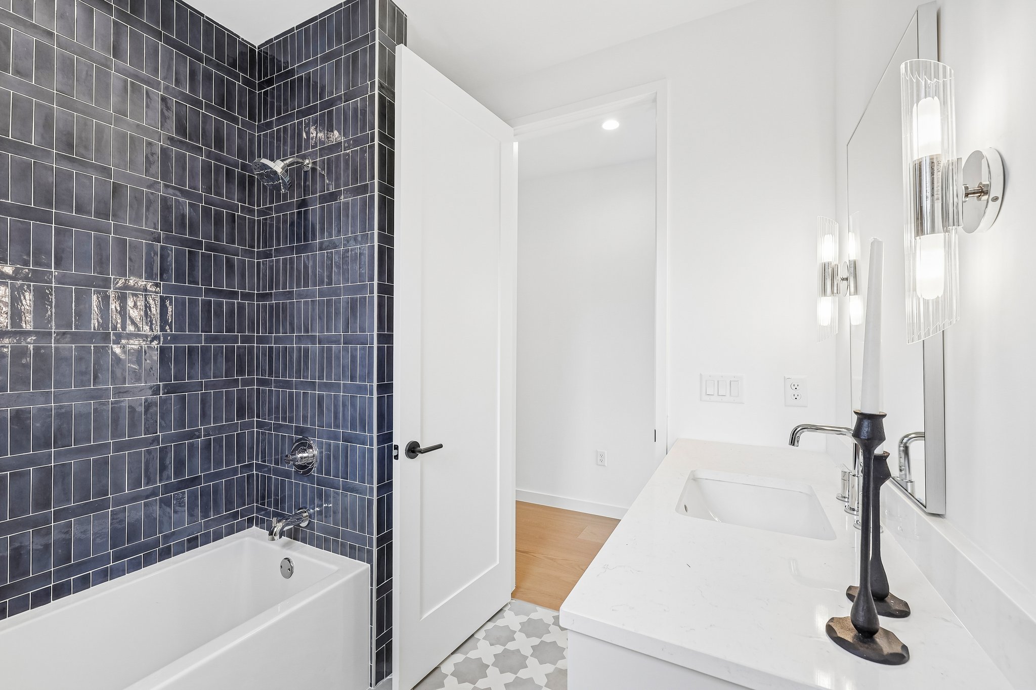 47-web-or-mls-Valeria St-S2609-047.jpg