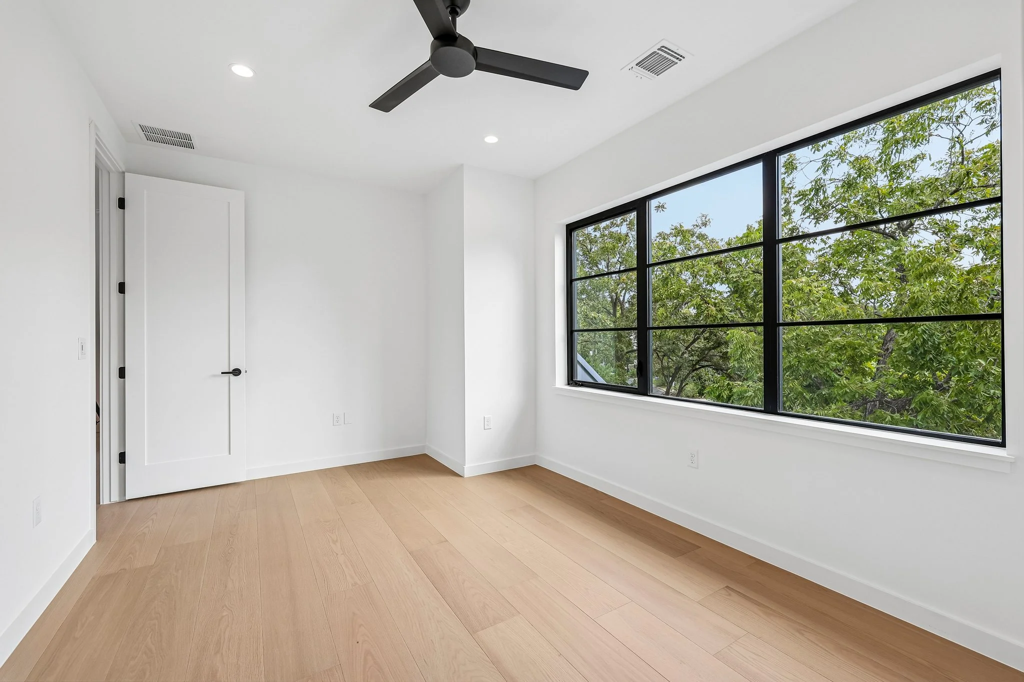44-web-or-mls-Valeria St-S2609-044.jpg