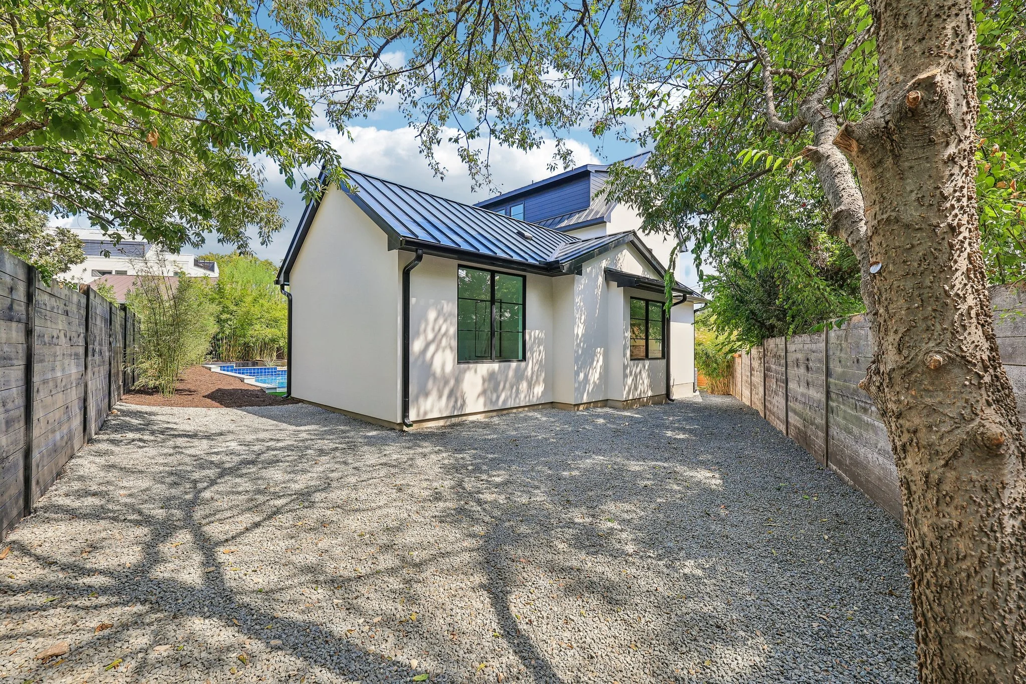 74-web-or-mls-Valeria St-S2609-074.jpg