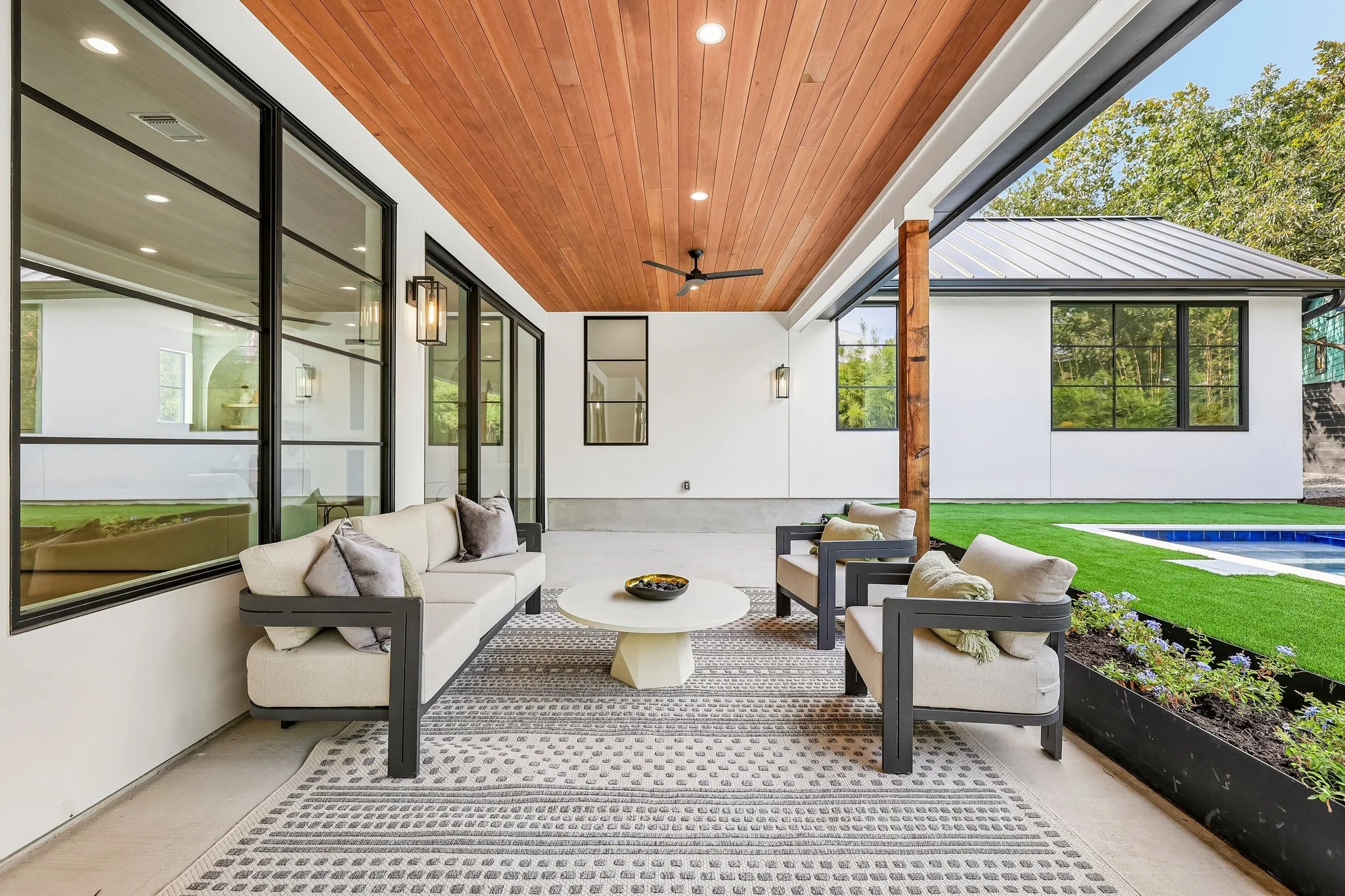 69-web-or-mls-Valeria St-S2609-069.jpg