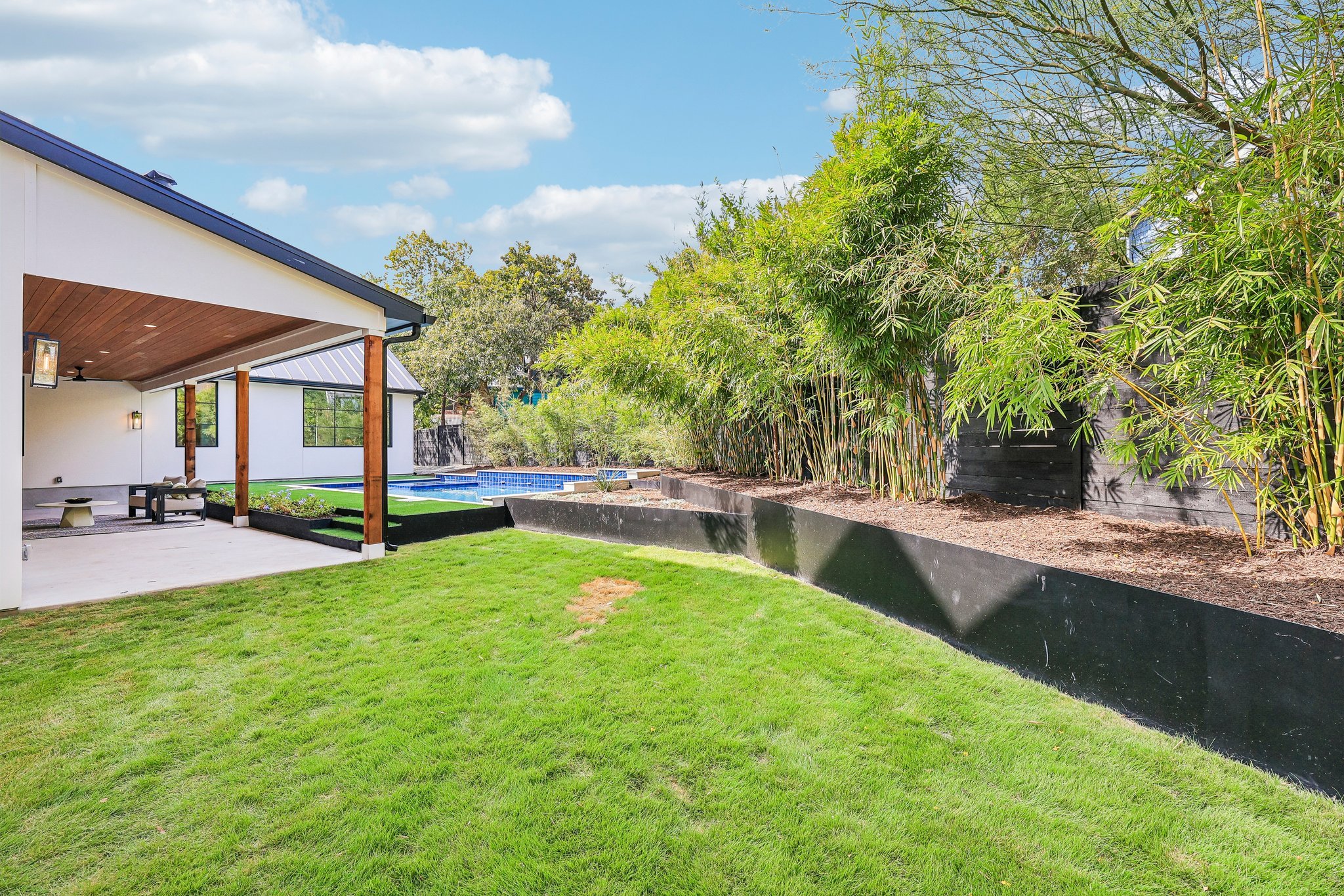73-web-or-mls-Valeria St-S2609-073.jpg