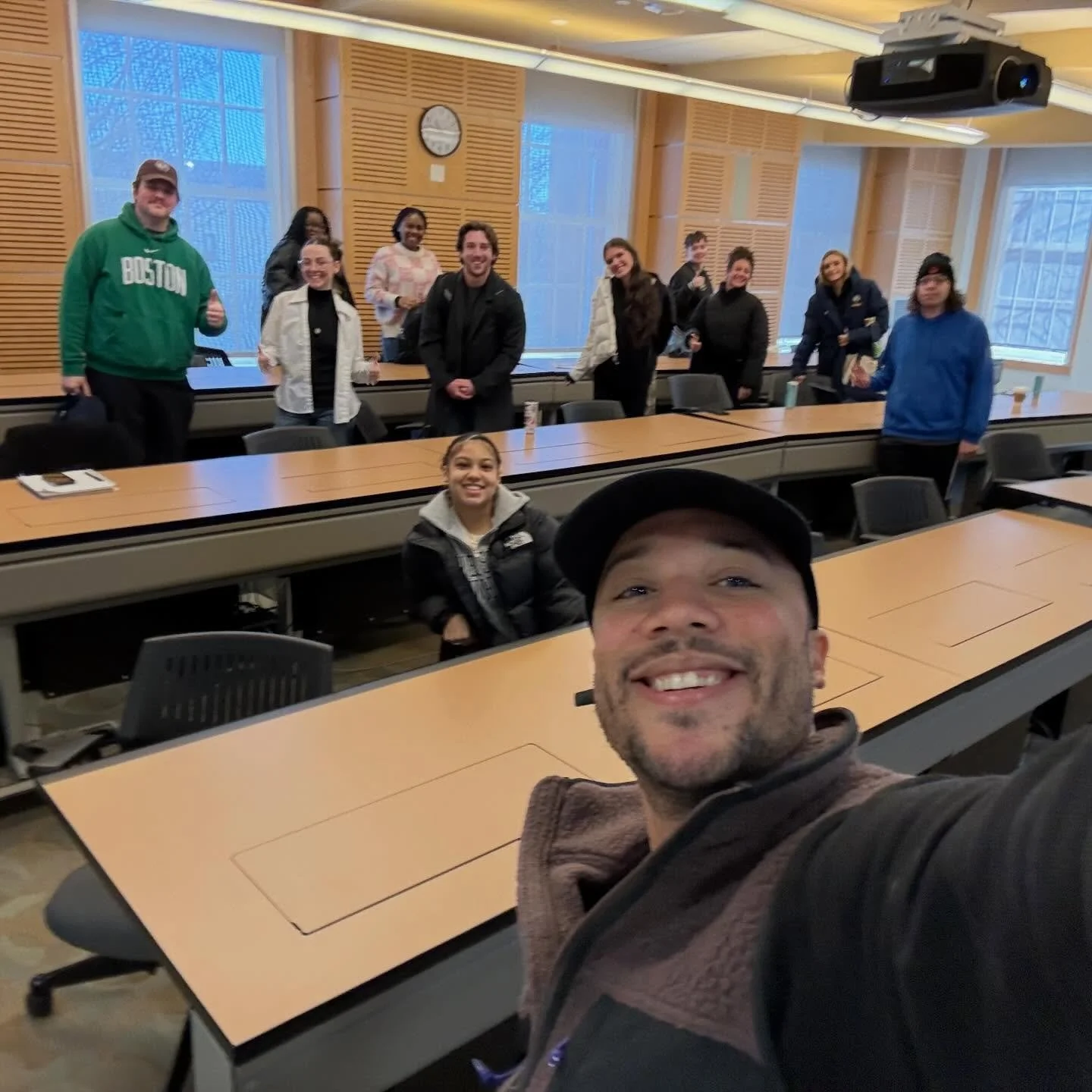 🎥🎬 We were excited to welcome Corey Twitty to our Breaking Into the Media course, taught by Liz Fine, where he spoke about his professional journey at Netflix and Zillow!