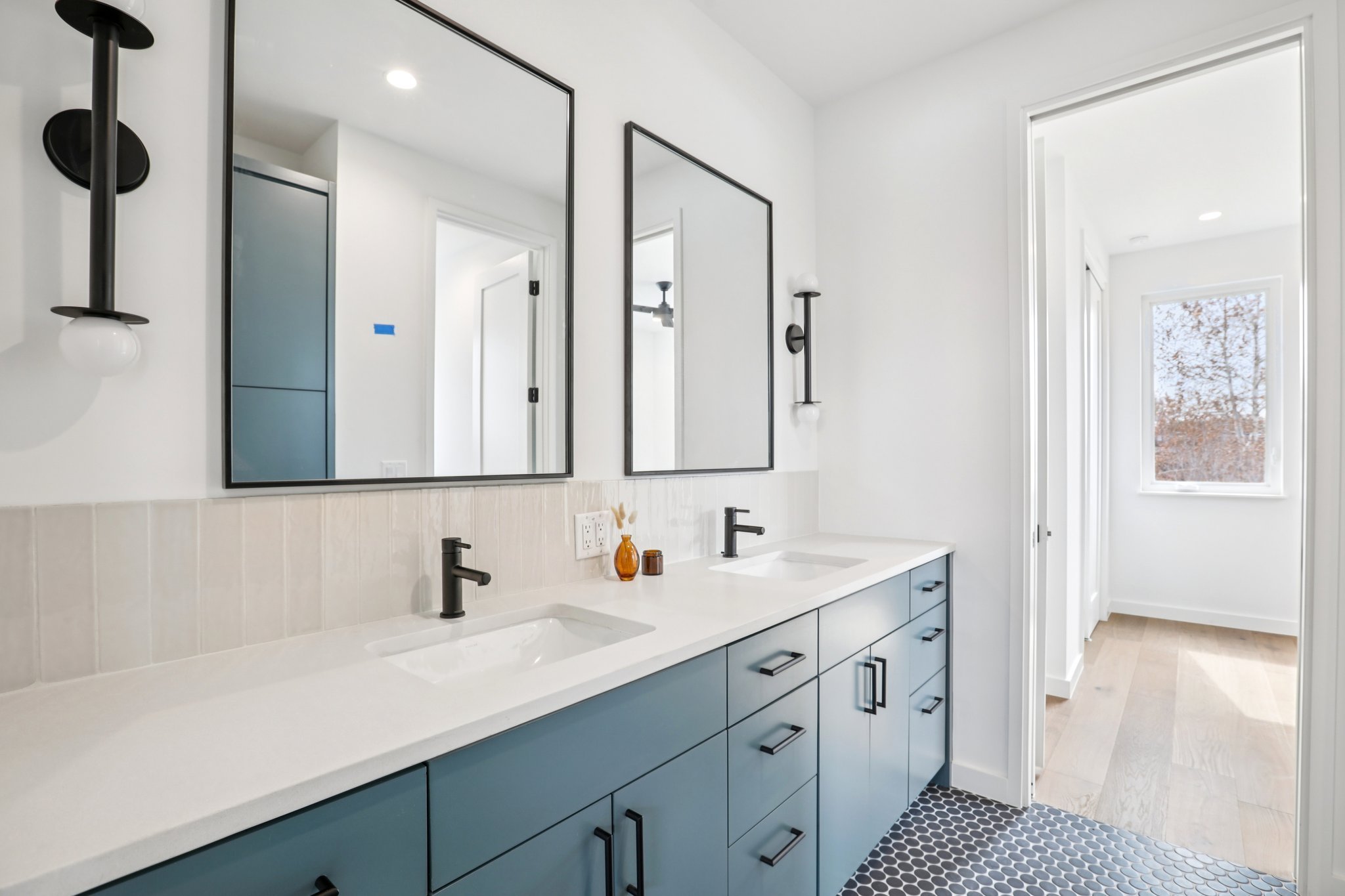 18-web-or-mls-Garwood St 2-S2202-038.jpg