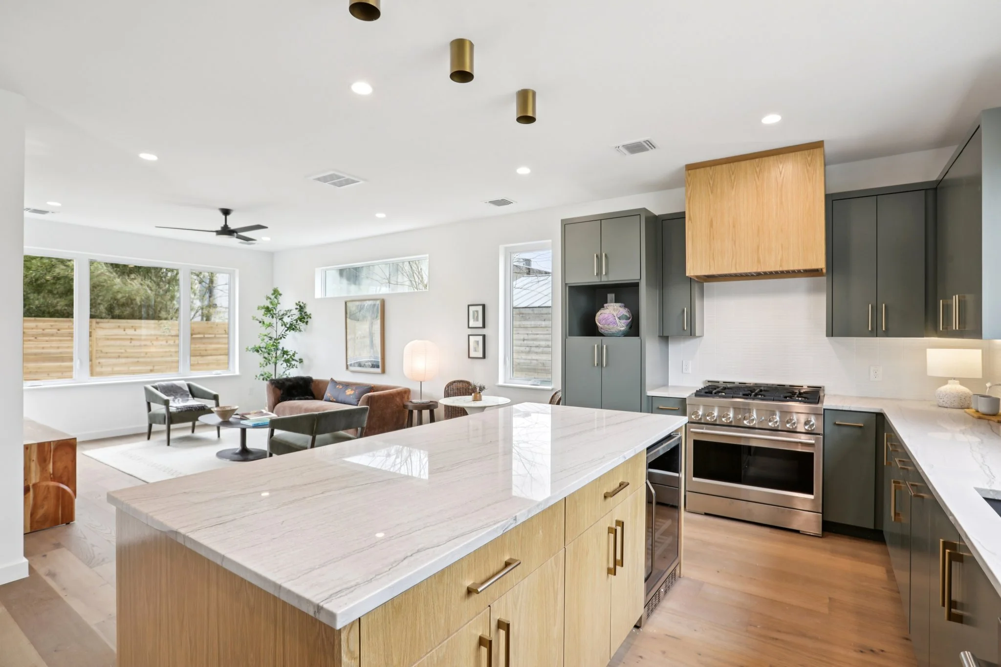 10-web-or-mls-Garwood St 2-S2202-016.jpg