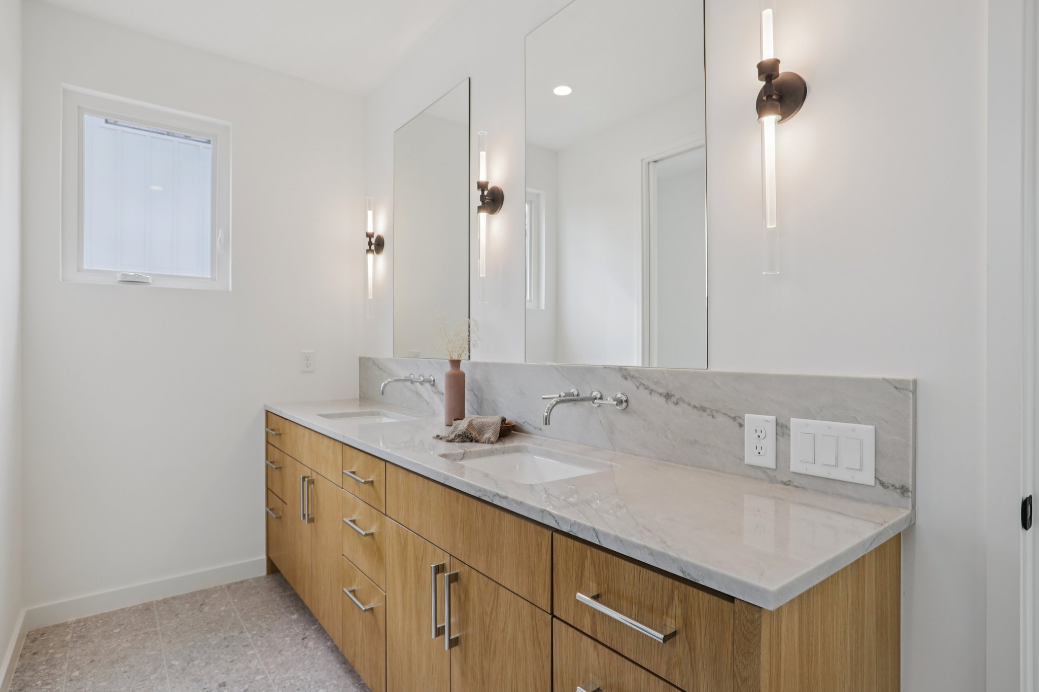 19-web-or-mls-Garwood St 1-S2102-039.jpg