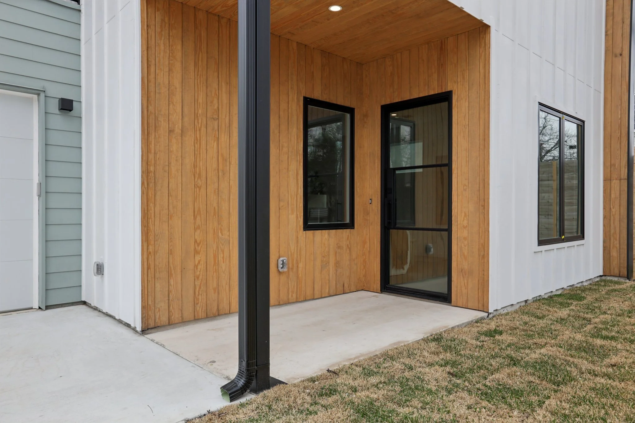 2-web-or-mls-Garwood St 1-S2102-007.jpg