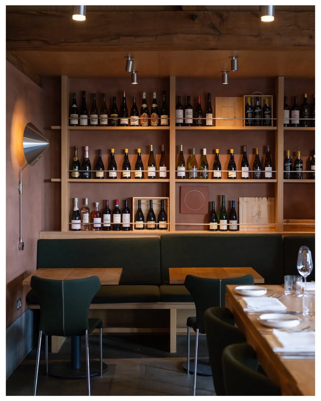 Gorgeous corners &amp; incredible desserts @fowlescombe 🌸👌🏼 Fowlescombe is nothing short of magic. 

#devon #fowlescombefarm