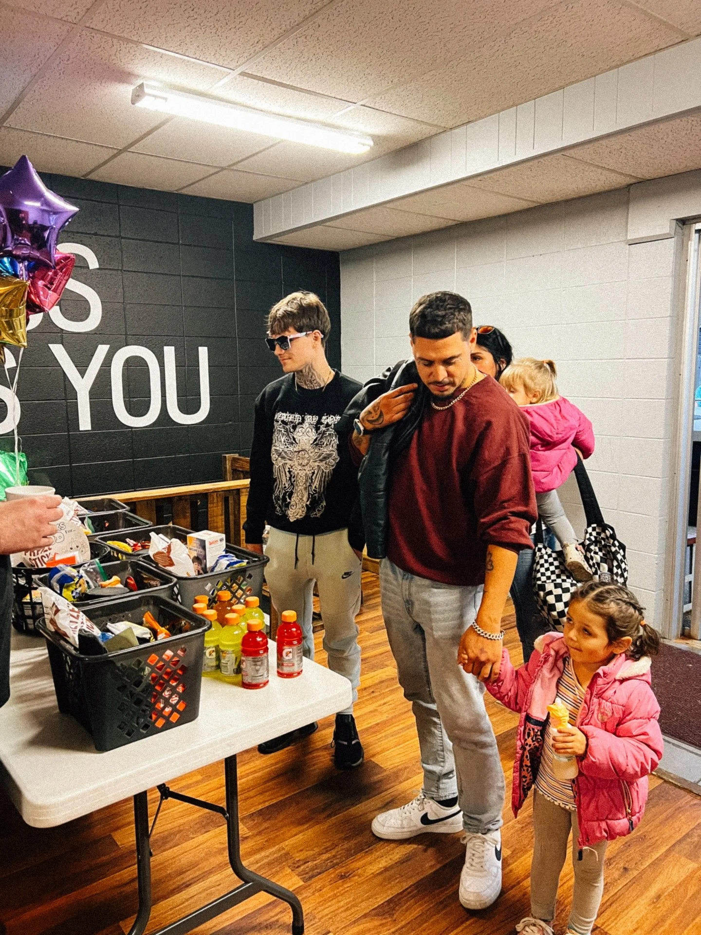 Sanctuary last night 🔥 

Thanksgiving baskets ✅
Free groceries ✅
Hot chocolate and coffee ✅
Authentic worship ✅
Diving into Scripture together ✅
Interactive discussion ✅
Amazing community ✅

LET&rsquo;S DO IT AGAIN NEXT WEEK!