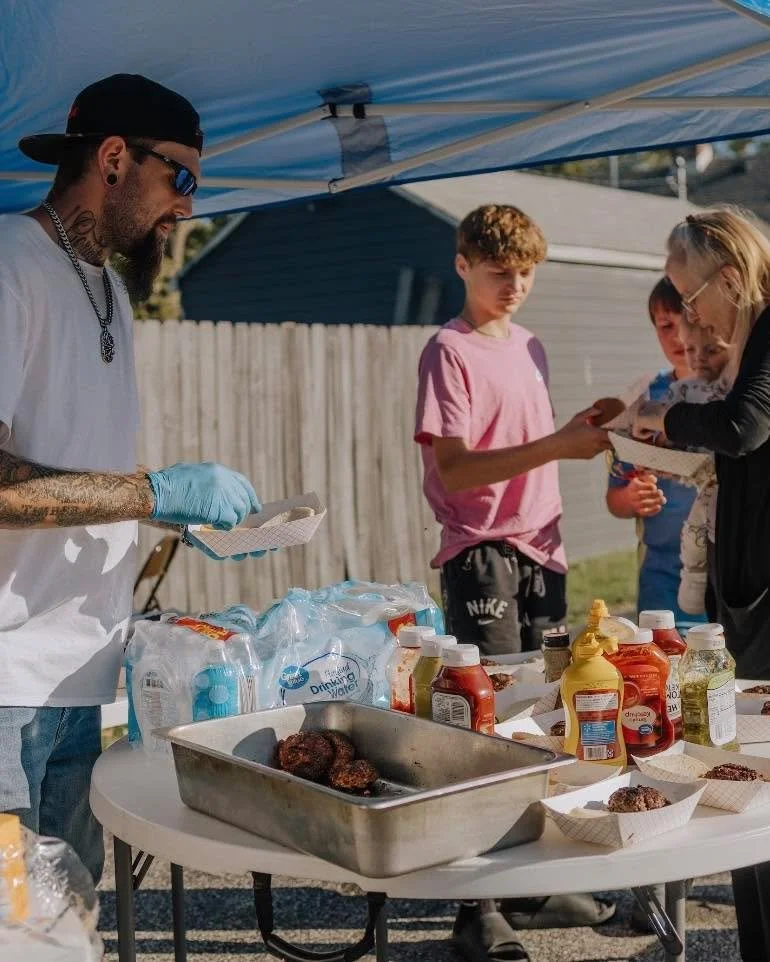 This is what COMMUNITY looks like. 🙌🏼 It&rsquo;s what Sanctuary is all about.

It&rsquo;s Saturday, which means it&rsquo;s time for Sanctuary! Join us tonight for some anointed worship and a powerful testimony. 

4p - Free Groceries &amp; Dinner
5p