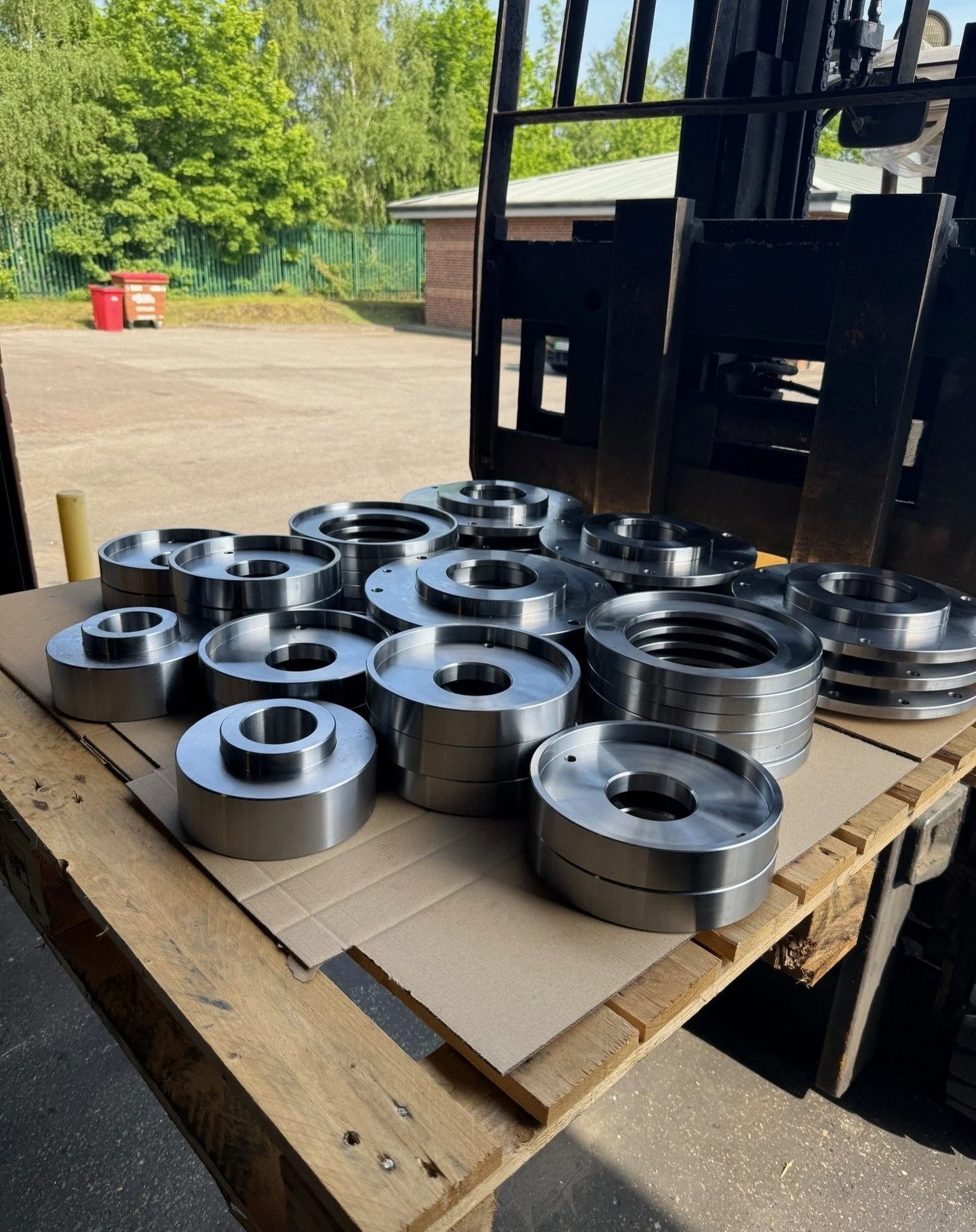 A stunning selection of housing covers machined from a mixture of flame cut profiles/round bar 👏 

We have capacity on all of our machines in June ⚙️