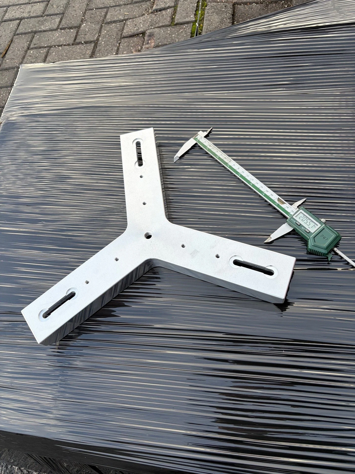 6082 Aluminium 'Star' machined from 420mm Diameter x 1 3/4" Thick Plate ✨ 

We have CNC Turning &amp; CNC Milling capacity available for February ⚙️ 

Get in touch now to see how we can help you with your next project 📲 

📞 01246 473 337

📩 h