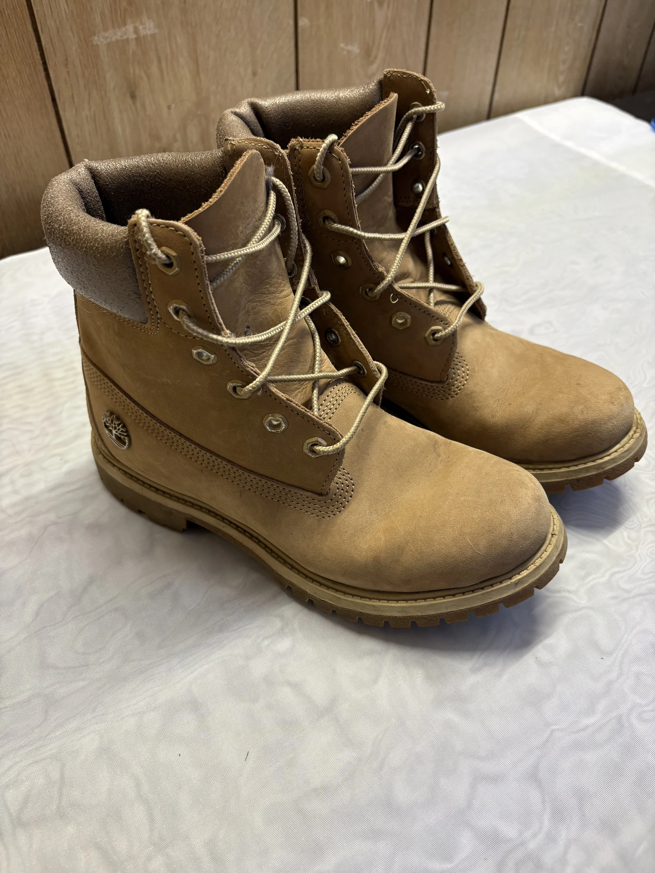 Ladies Timberland Hiking Boots size 8.5M