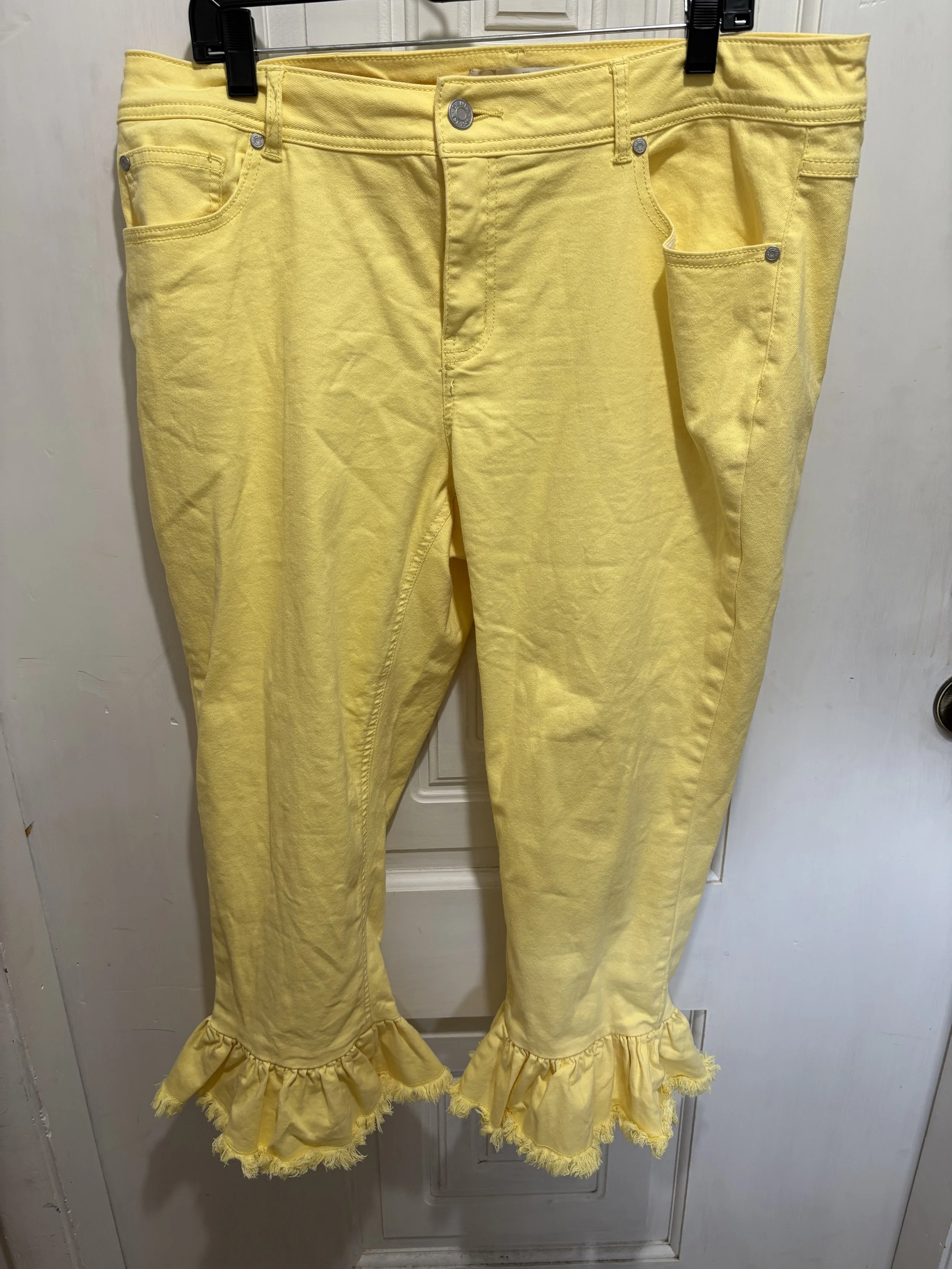 Ruffle Bottom Butter Jeans Size 16W C Est. 1946