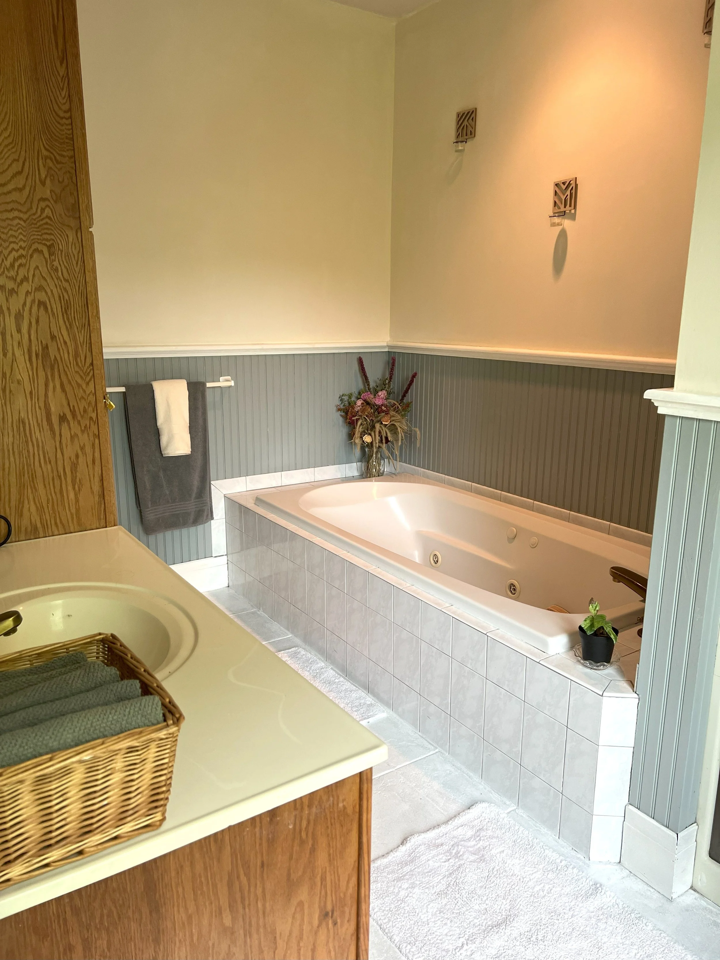 Manor House Room Rental 12.jpg
