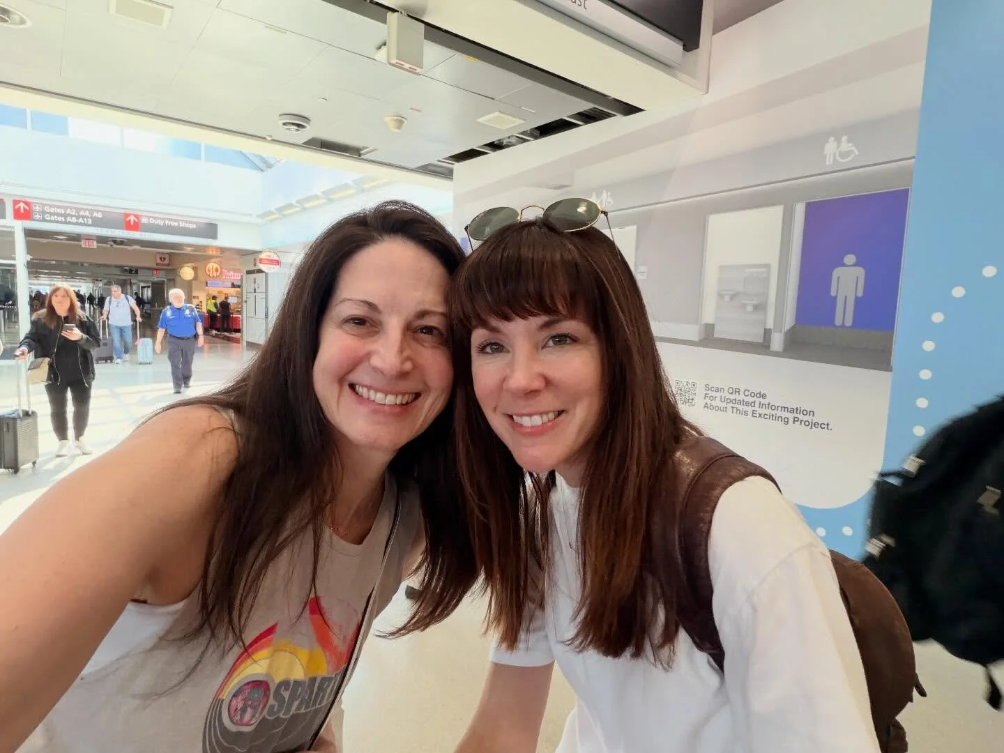 &ldquo;✈️ Travel adventures: Easy flight from the Burg to Philly turned into a 6-hour delay! 😅 Still powering through my fatigue with hydration and a delicious smoothie. ✨ So thankful to run into my friend Colleen and her amazing family! We wandered