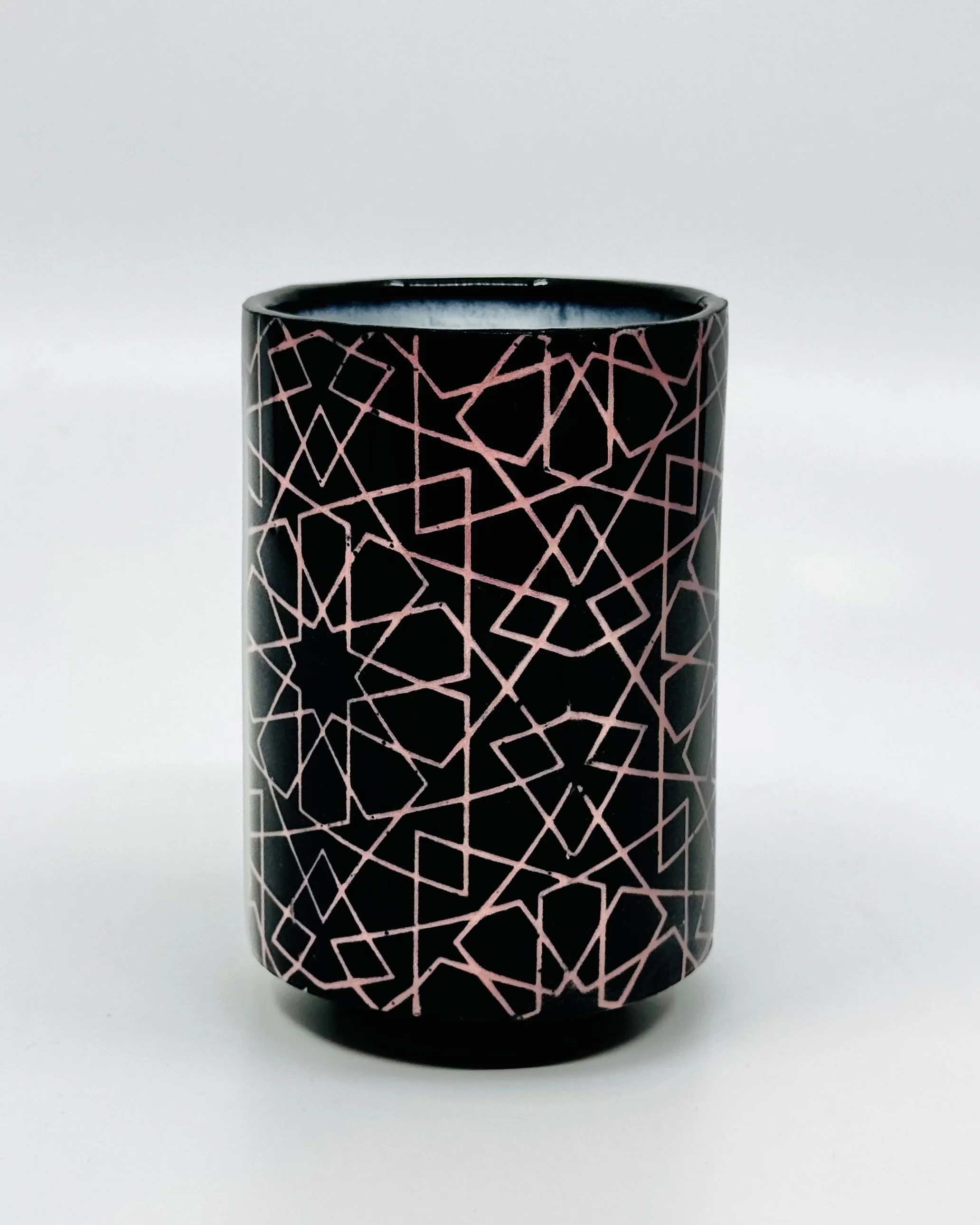 The Meknes Cup in Black/Pink