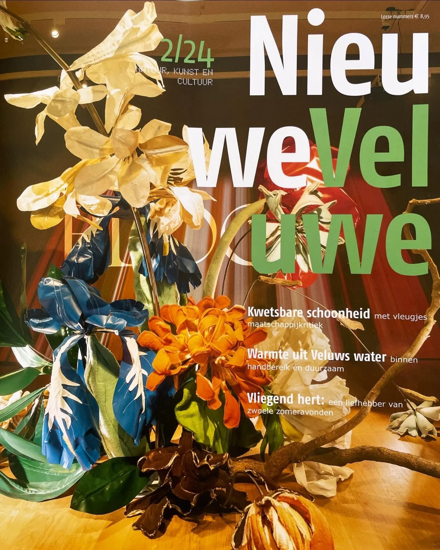 Tot over m&rsquo;n oren 🙏🏻😇❤️🌺🥳🥰 zooo ontzettend blij en dankbaar voor dit geweldig geschreven artikel (4pag) over de tentoonstelling Bloom in @paleishetloo in het magazine: Nieuwe Veluwe. Grote dank aan schrijver, cultuurwetenschapper &amp; th