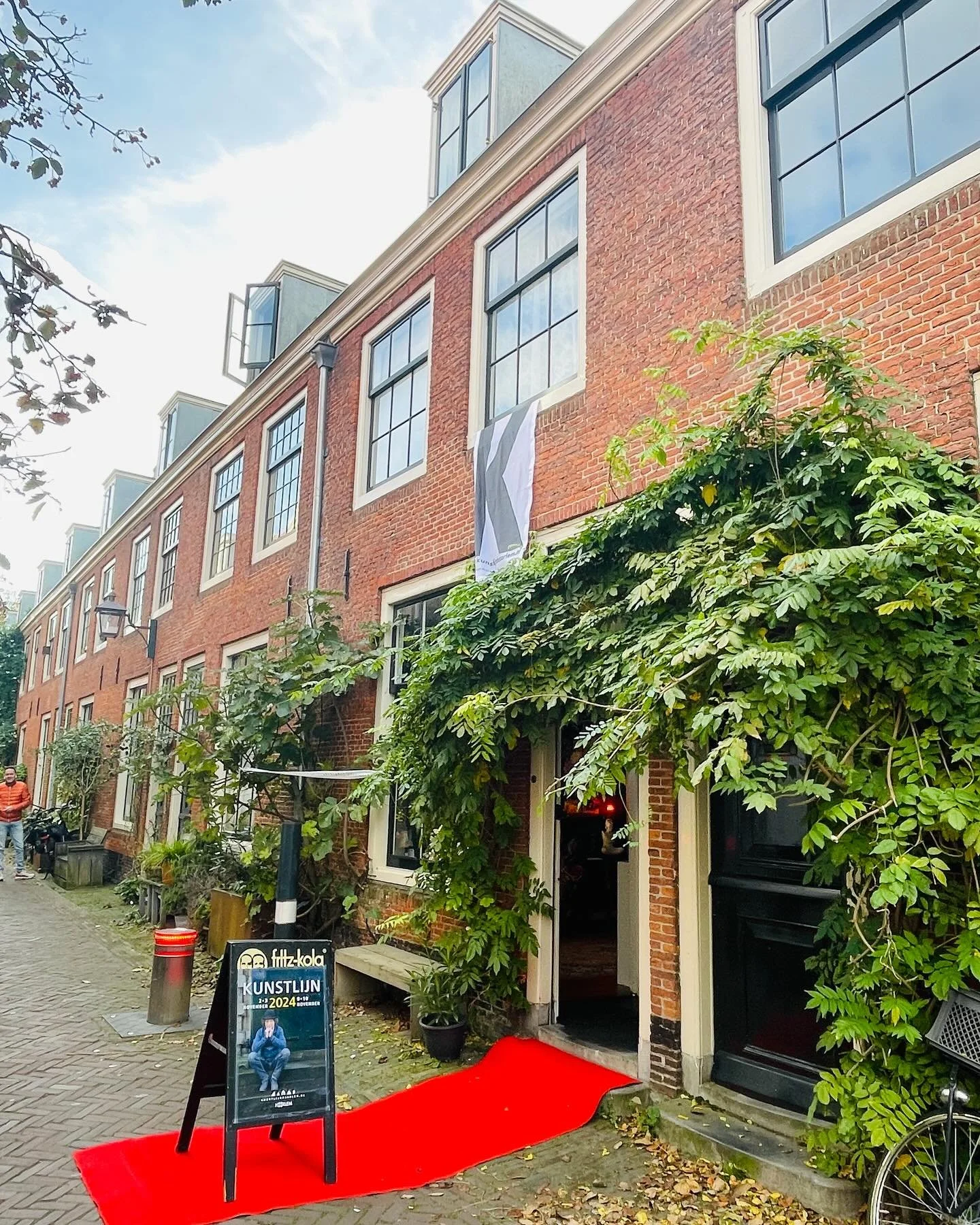 We zijn gaan begonnen Kunstlijn Haarlem 😅🤪🤓🥂🍾🎁🥳❤️🎉
Open atelier: Doelstraat 32 Haarlem 

Groepstentoonstelling en leerlingenexpostie in Stedelijk Gymnasium Haarlem 

Wees welkom! 

❤️