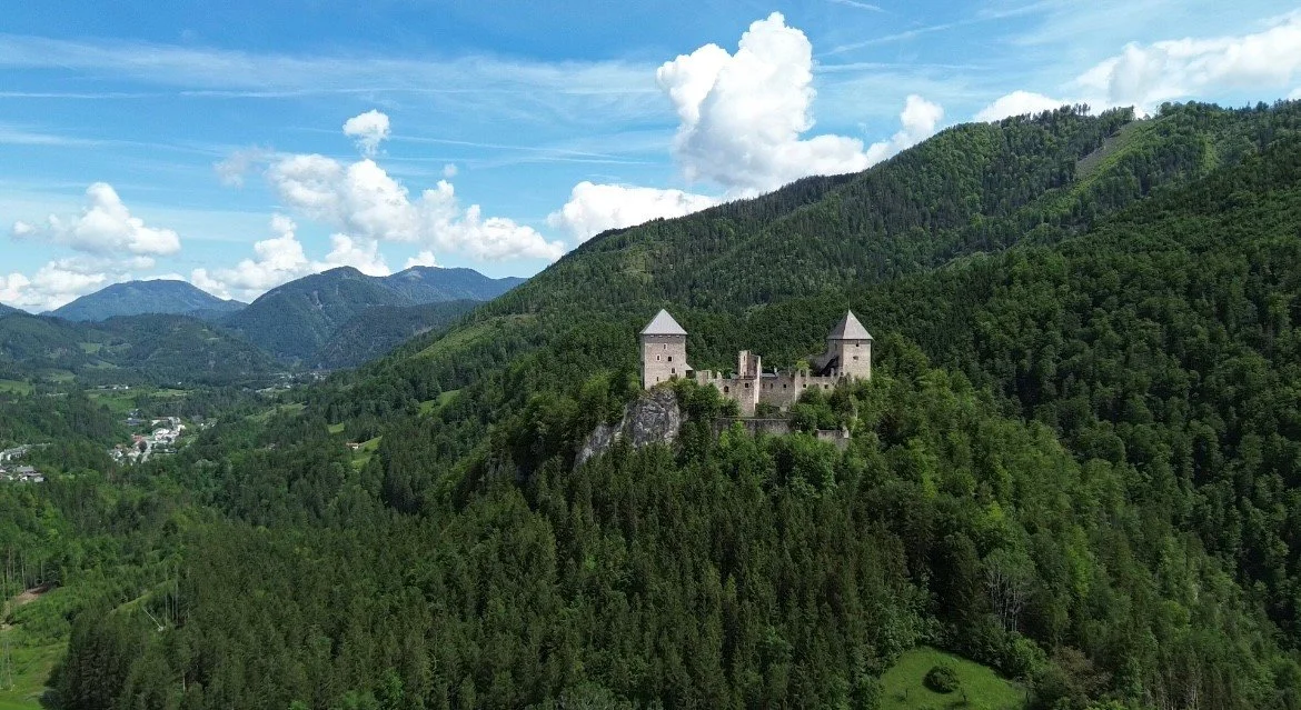 2_Burg 3.jpg
