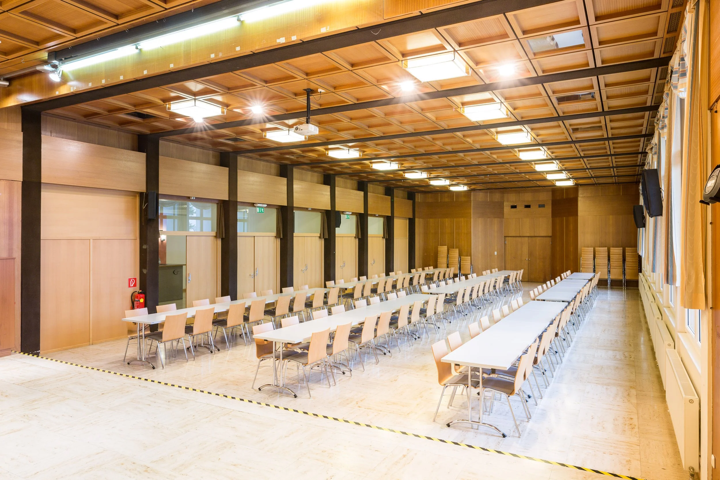 06_Haus am Ring Saal__ øMichael Enzenh..JPG