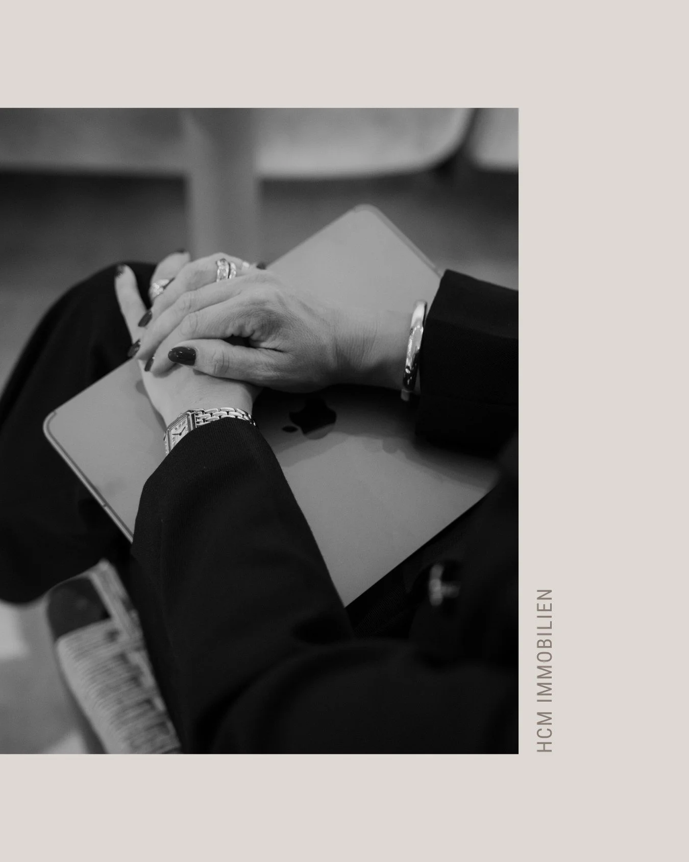 Sorgfalt beginnt im Detail: Wir bei HCM nehmen uns Zeit f&uuml;r jede Entscheidung - weil Immobilienverwaltung mehr ist als Zahlen und Prozesse. Es geht um Verantwortung, Vertrauen und das gute Gef&uuml;hl, Werte nachhaltig zu sichern.

Unser Anspruc