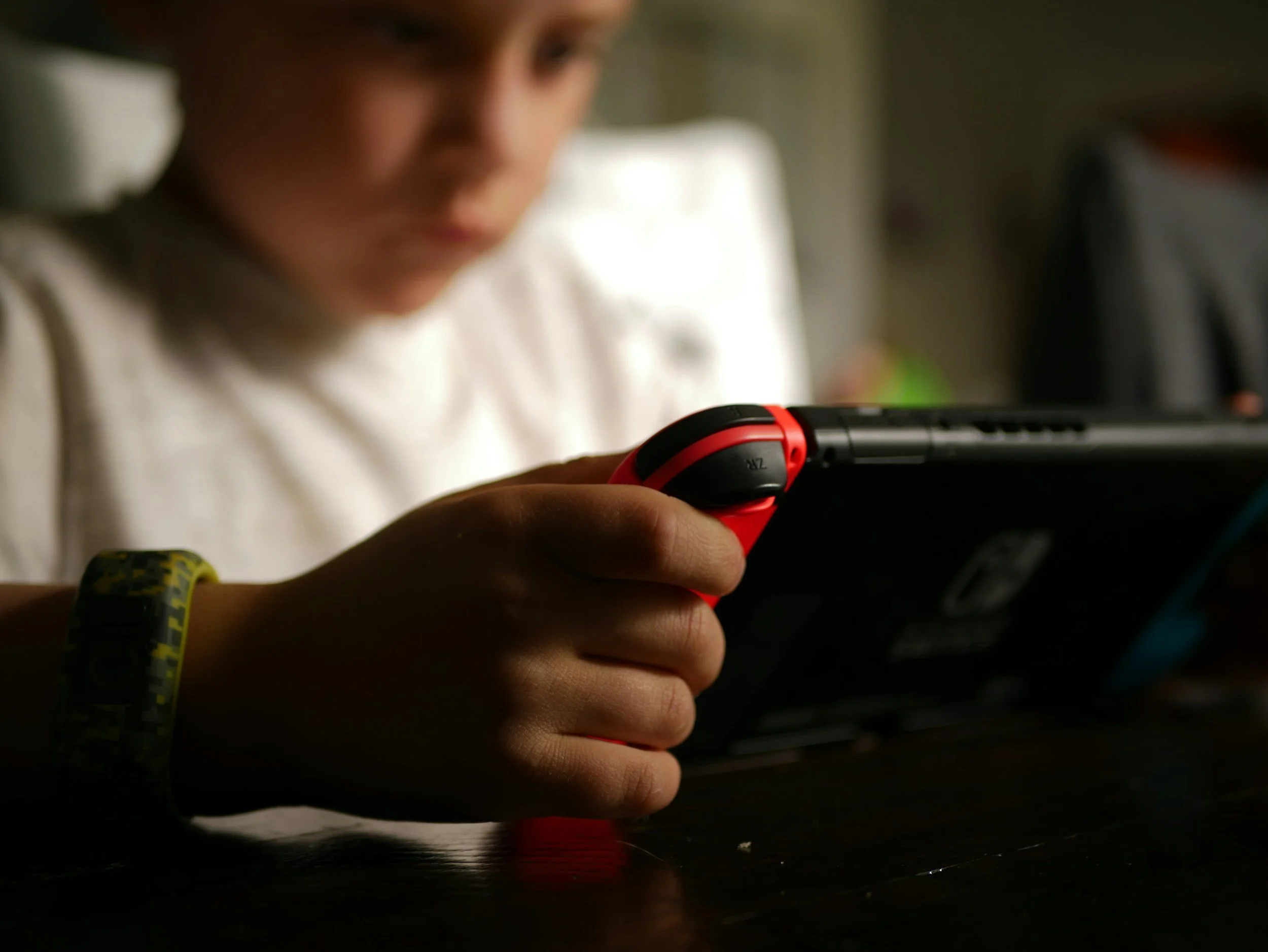 How Children Encounter Inappropriate Online Content: Exposure Routes ...