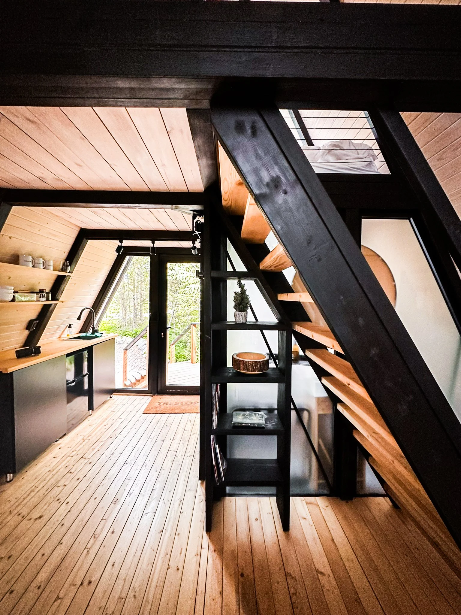 Interior_4.jpg