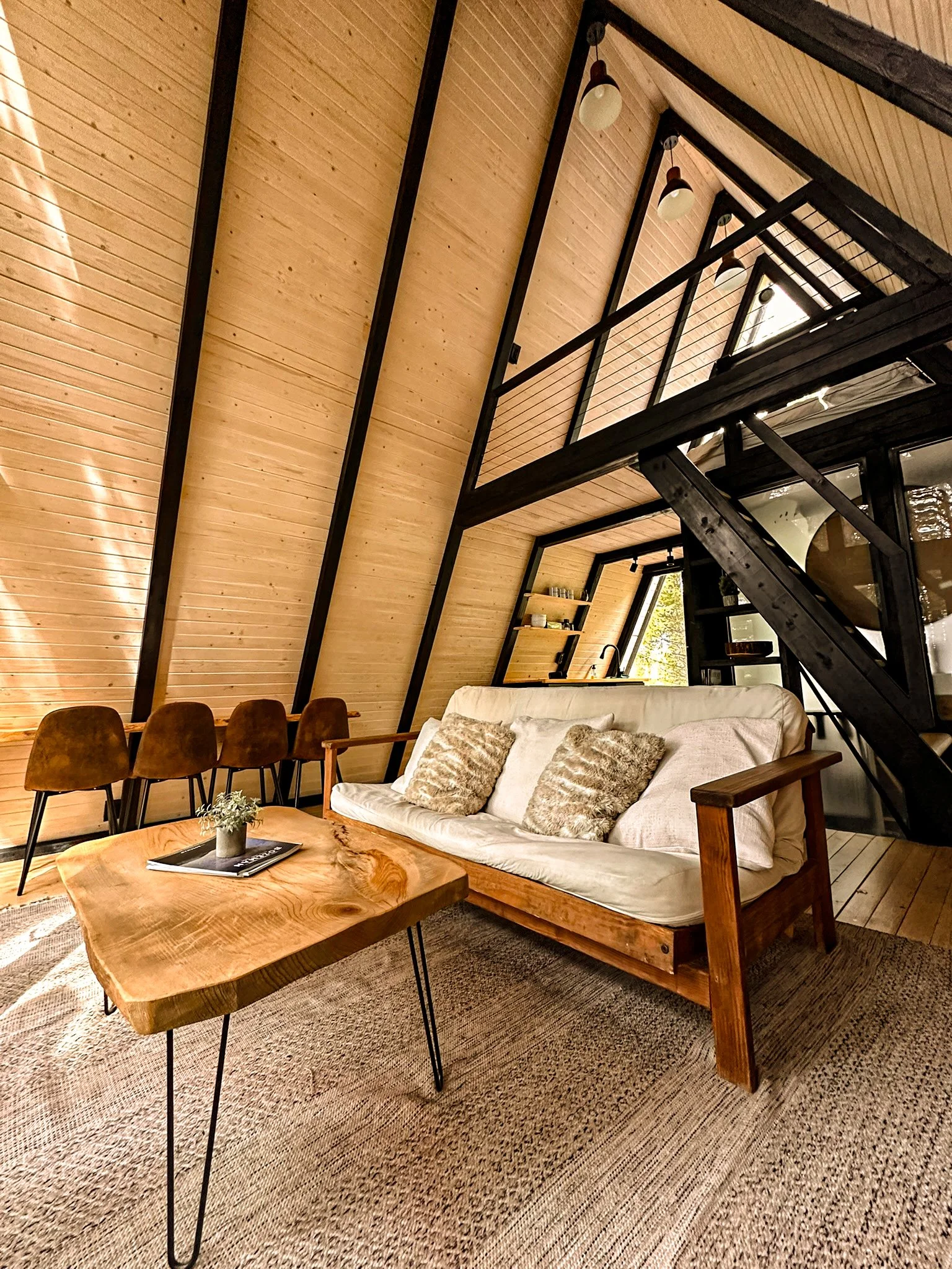 Interior_5.jpg