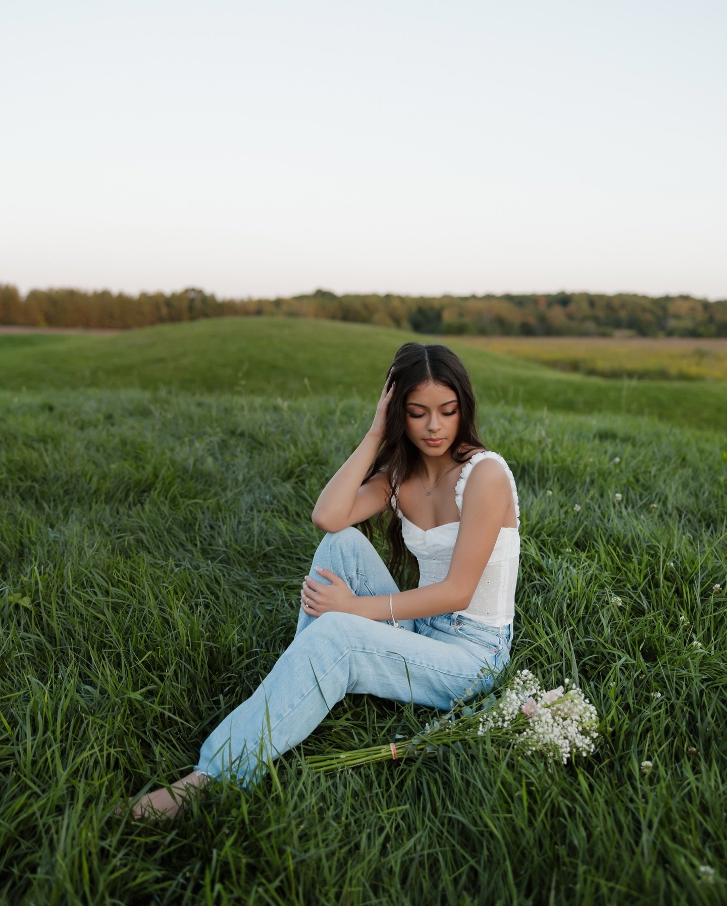 Sharing Alexia&rsquo;s session today and oh my&hellip; it was SO hard to narrow these down! 🤍 This was such a fun session to work on and I absolutely loved the location combo we went with! I cannot wait to get back to those warm sunset + calm summer