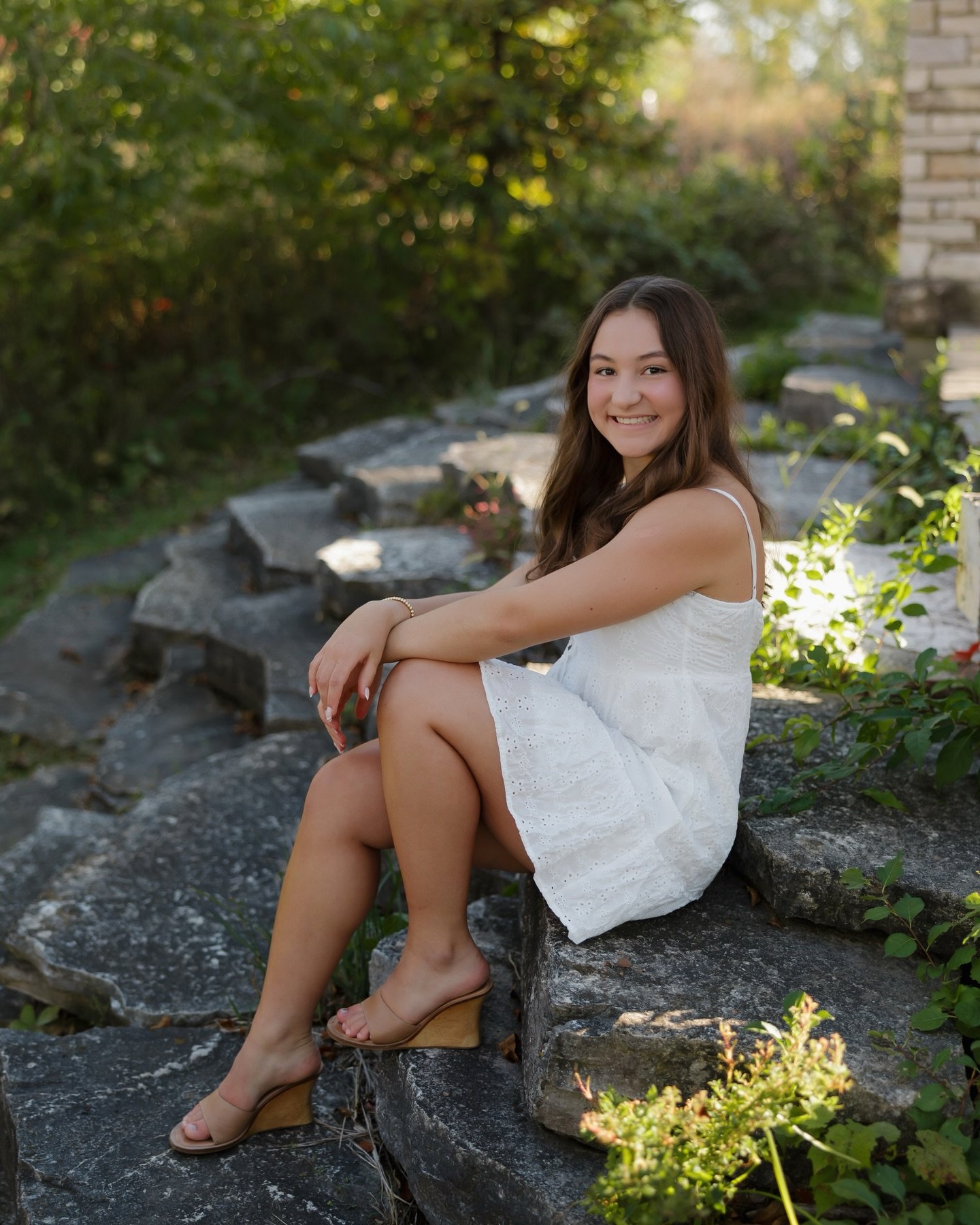 This session is the perfect reminder that summer vibes don&rsquo;t have to end when the calendar says so ☀️✨ This shoot took place in mid-October, and we still captured that warm, glowing, summertime feel! 🤩 May - September availability is posted an