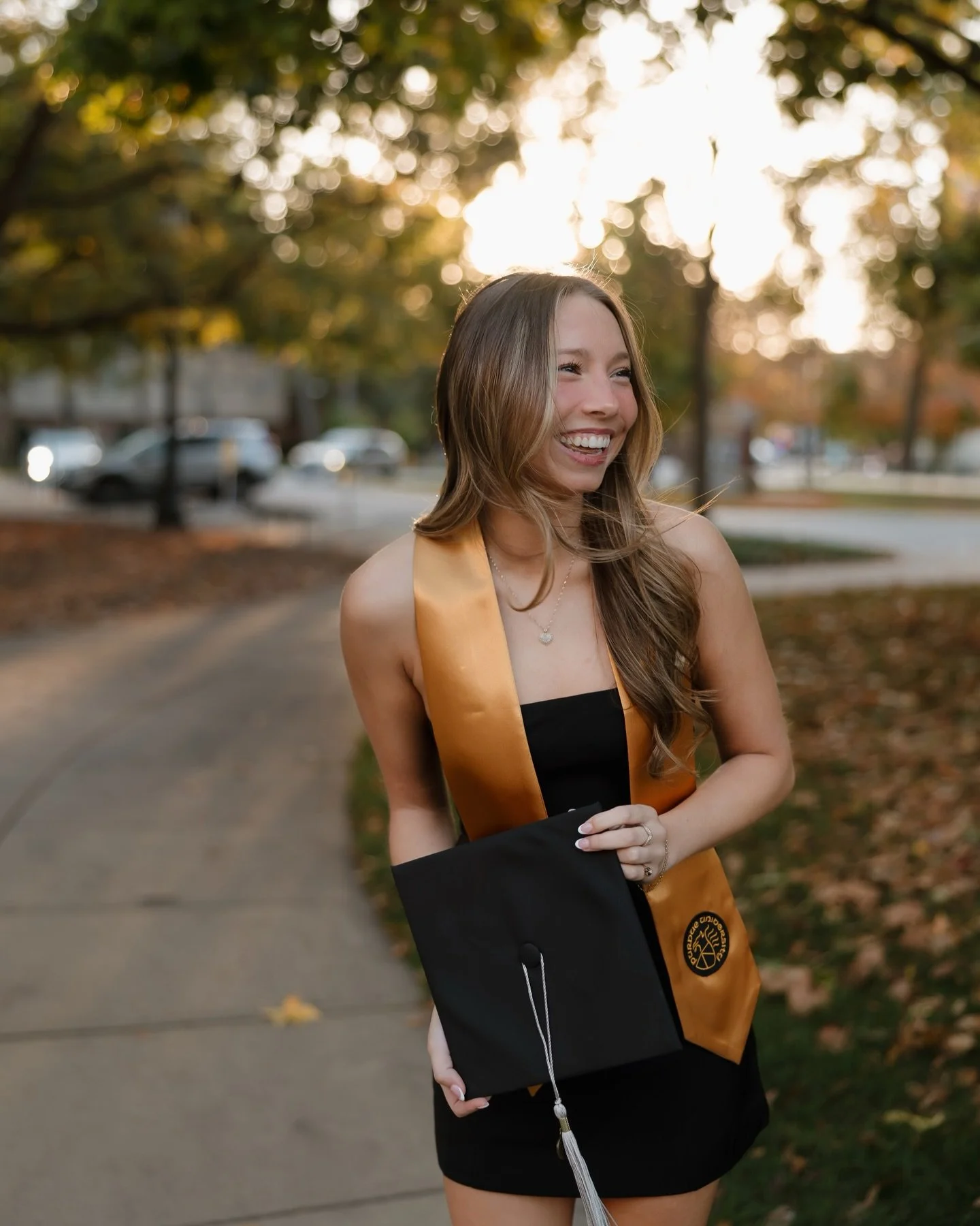 I&rsquo;ve been WAITING to post this one 🤍🎓 You wouldn&rsquo;t believe it, but we shot this on one of the busy days on campus and somehow made it look like we had the whole place to ourselves! So happy with how these turned out!! We explored so man