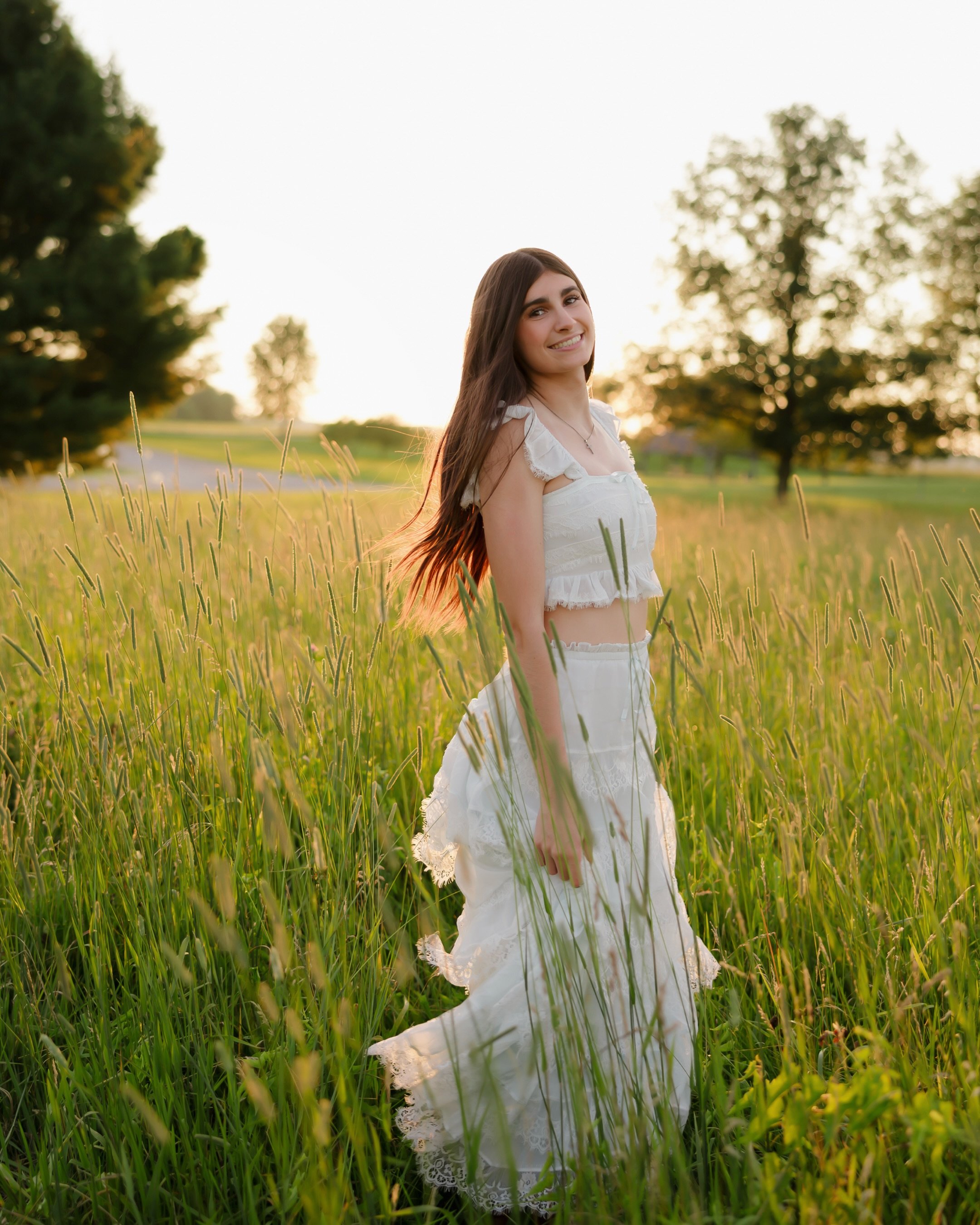 Another senior gallery went out today and it's bringing all the warm summer vibes! ☀️✨ Golden light, flowy outfits, and shots that will last a lifetime! I absolutely adored working on Peyton&rsquo;s session 🌾💛📸

Also... my last August session was 